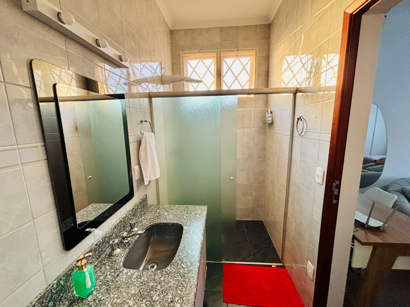 VENDE-SE – CASA ALTO PADRÃO COM PISCINA NO CENTRO DE BRODOWSKI/SP