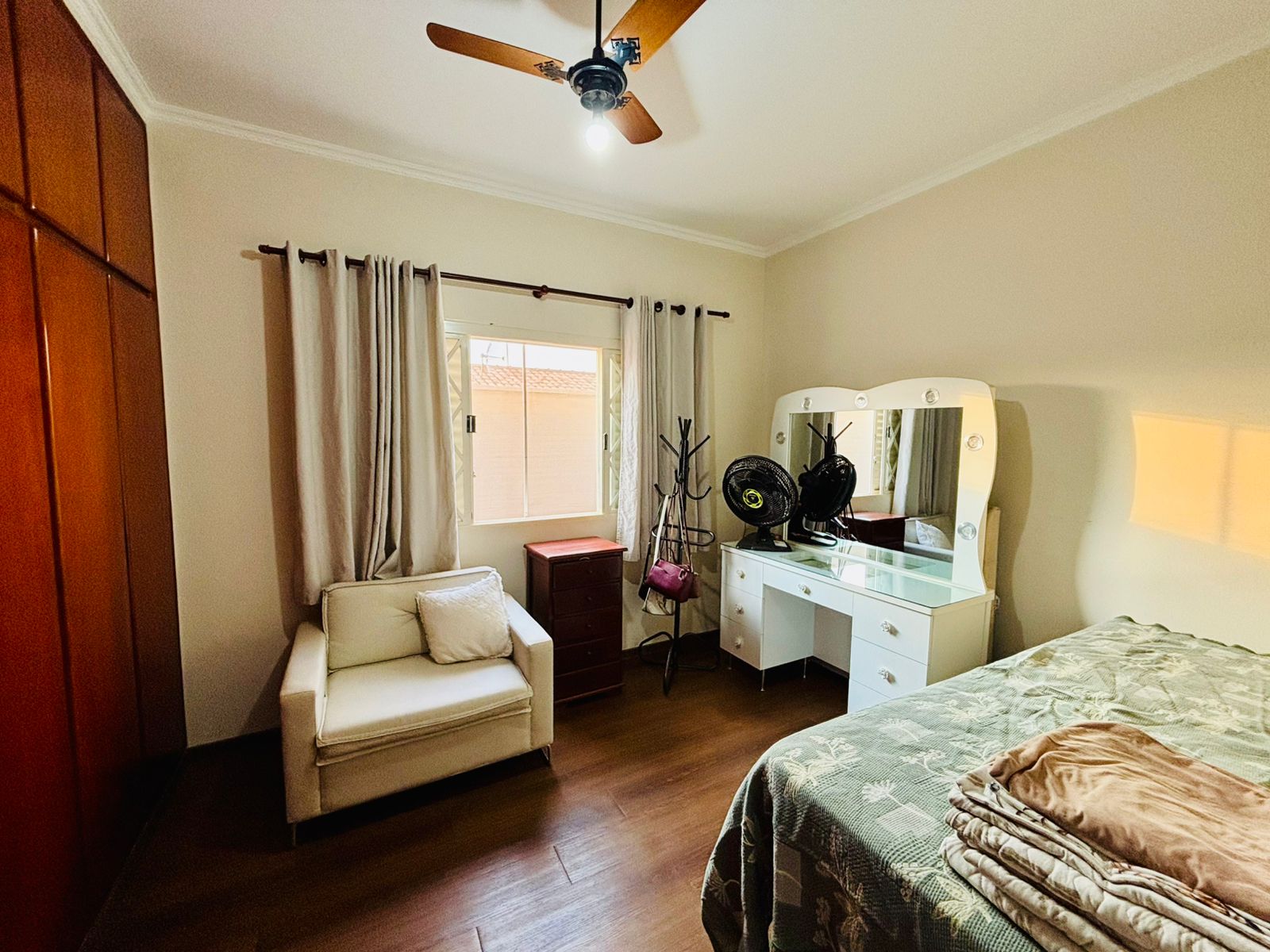 VENDE-SE – CASA ALTO PADRÃO COM PISCINA NO CENTRO DE BRODOWSKI/SP