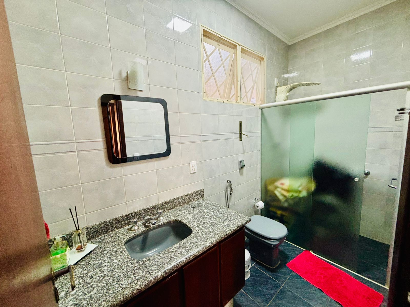 VENDE-SE – CASA ALTO PADRÃO COM PISCINA NO CENTRO DE BRODOWSKI/SP