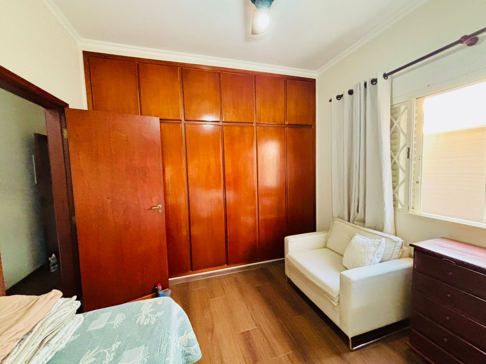 VENDE-SE – CASA ALTO PADRÃO COM PISCINA NO CENTRO DE BRODOWSKI/SP