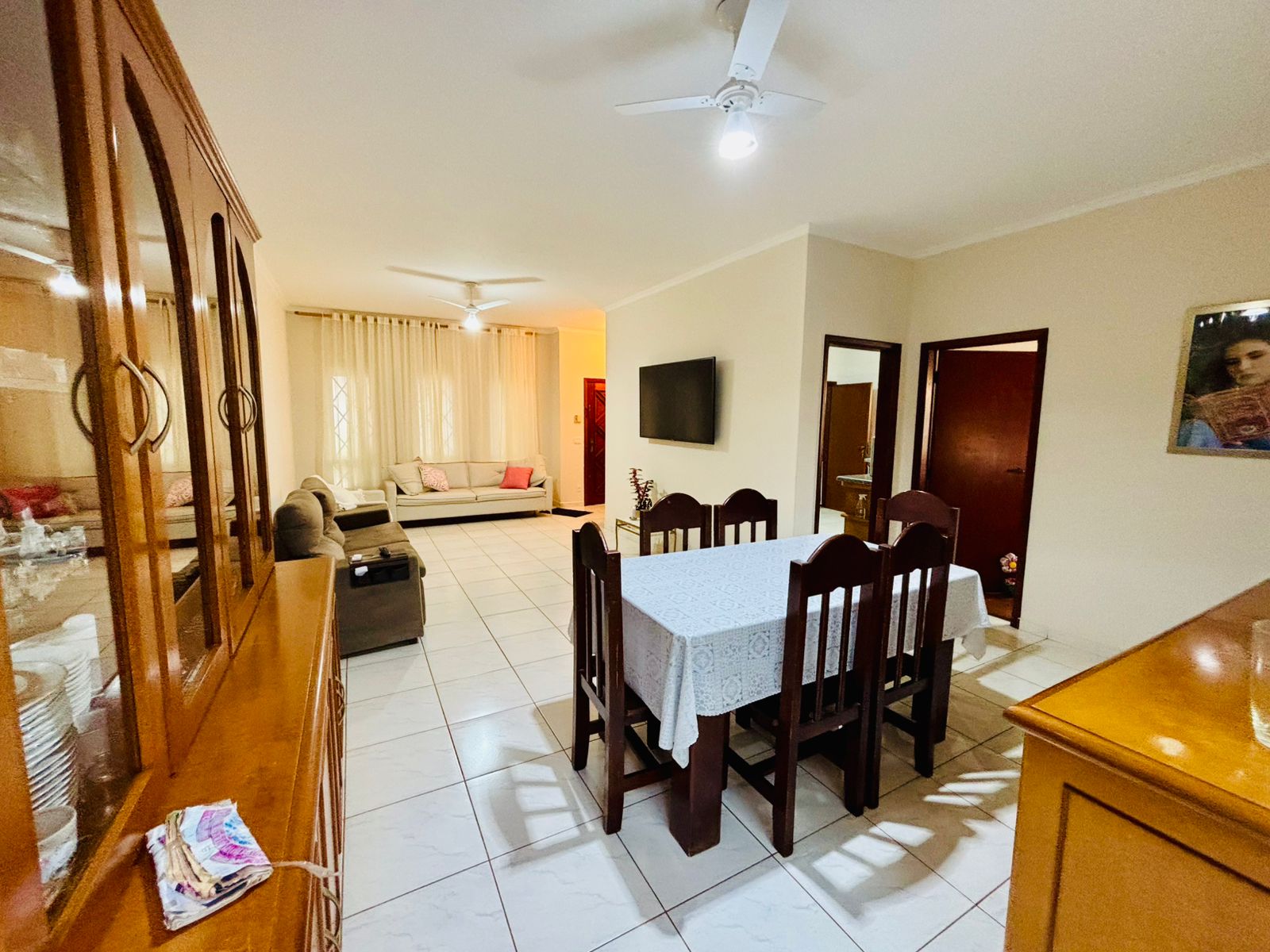 VENDE-SE – CASA ALTO PADRÃO COM PISCINA NO CENTRO DE BRODOWSKI/SP