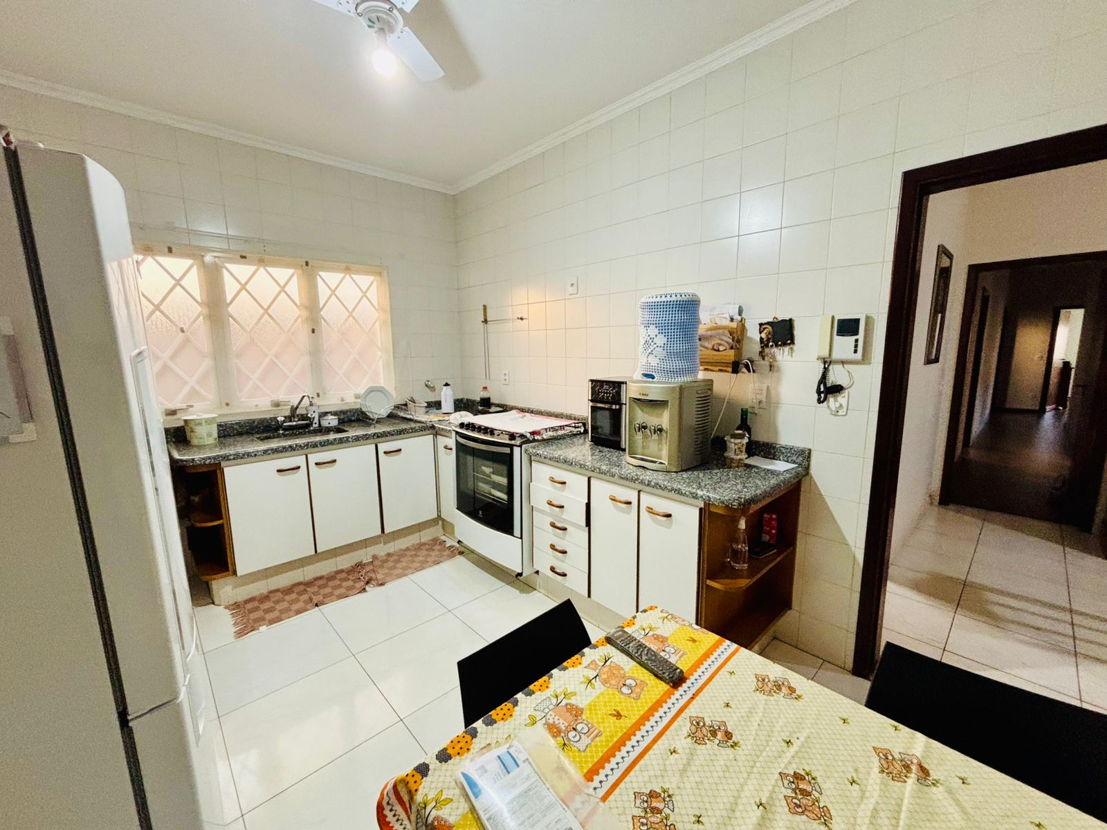 VENDE-SE – CASA ALTO PADRÃO COM PISCINA NO CENTRO DE BRODOWSKI/SP