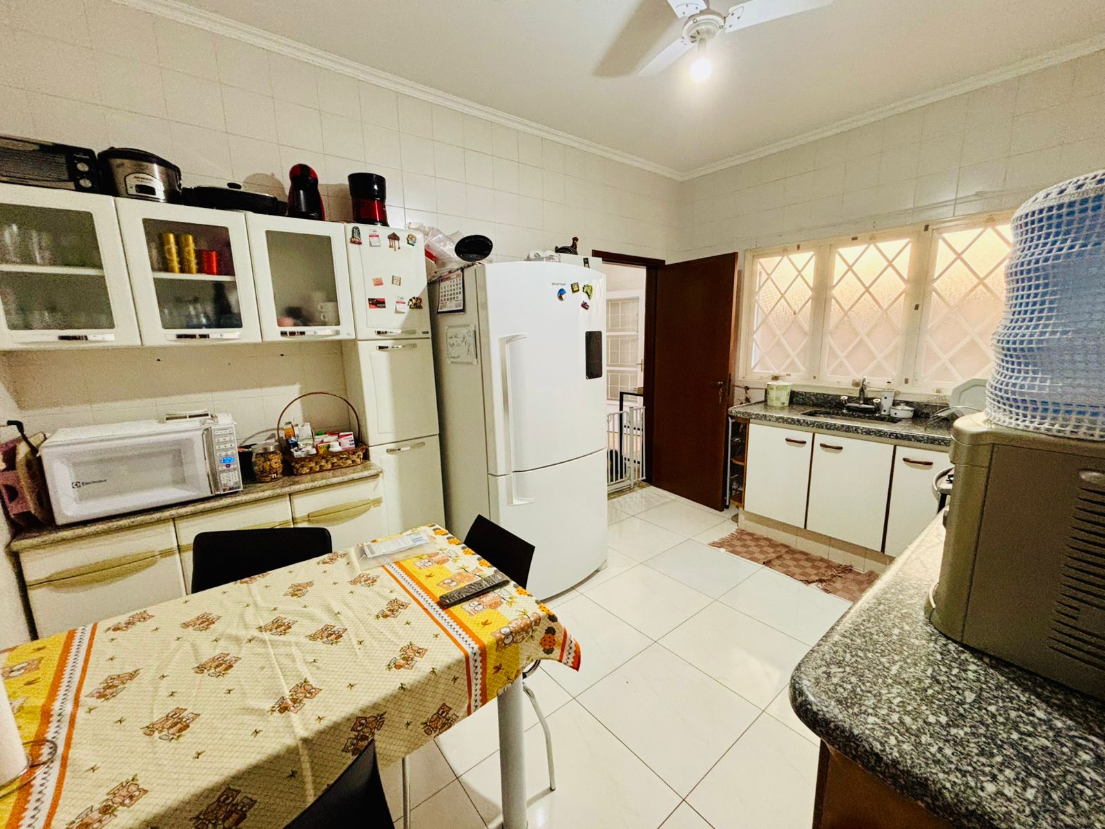 VENDE-SE – CASA ALTO PADRÃO COM PISCINA NO CENTRO DE BRODOWSKI/SP