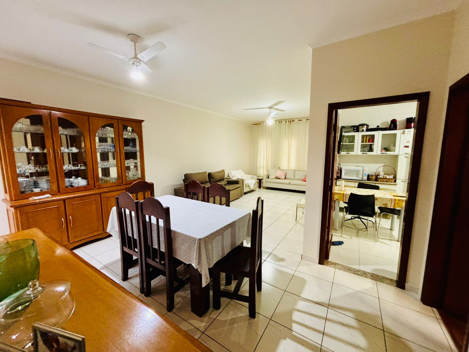 VENDE-SE – CASA ALTO PADRÃO COM PISCINA NO CENTRO DE BRODOWSKI/SP