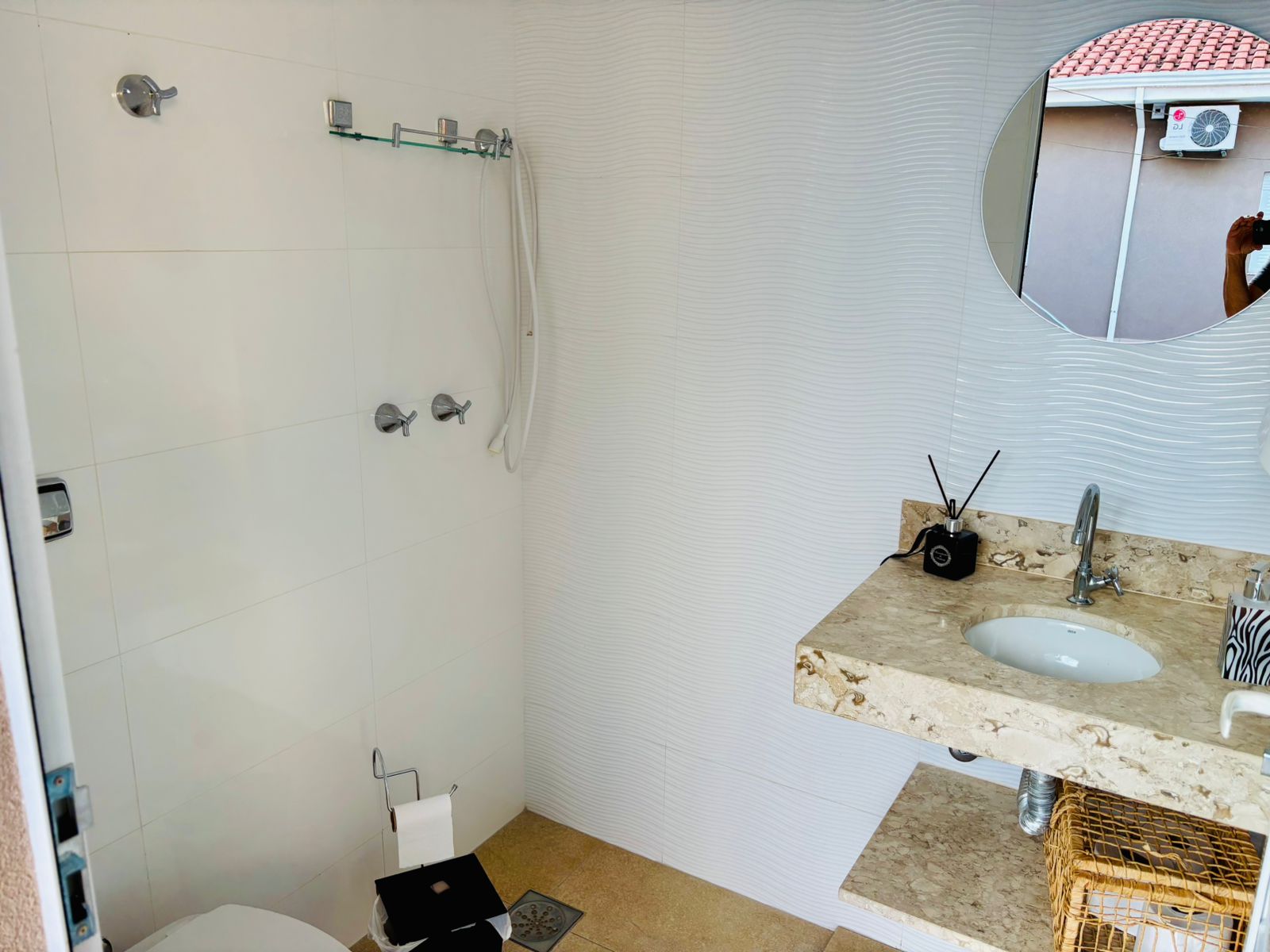VENDE-SE – CASA ALTO PADRÃO COM PISCINA NO CENTRO DE BRODOWSKI/SP