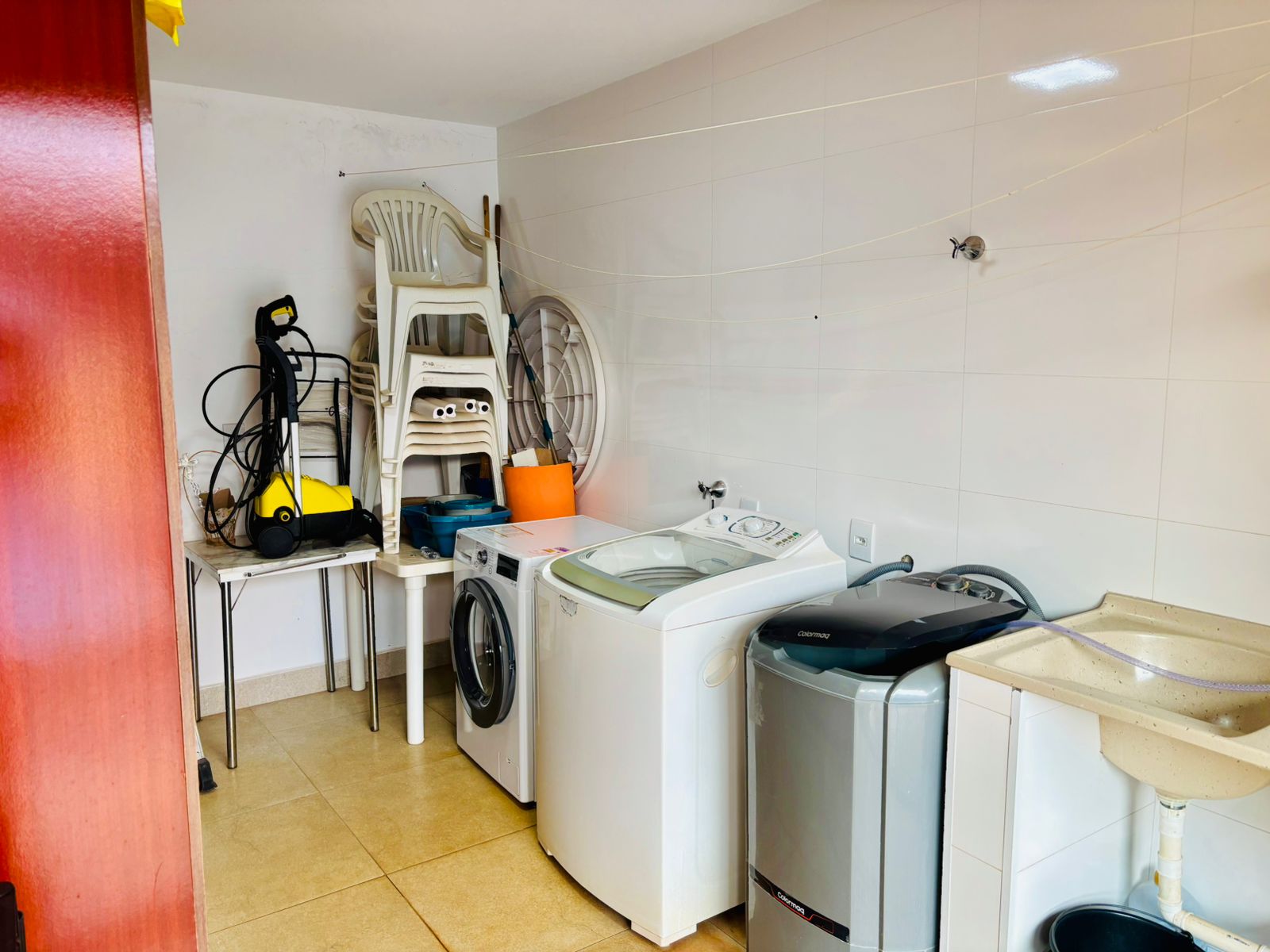 VENDE-SE – CASA ALTO PADRÃO COM PISCINA NO CENTRO DE BRODOWSKI/SP