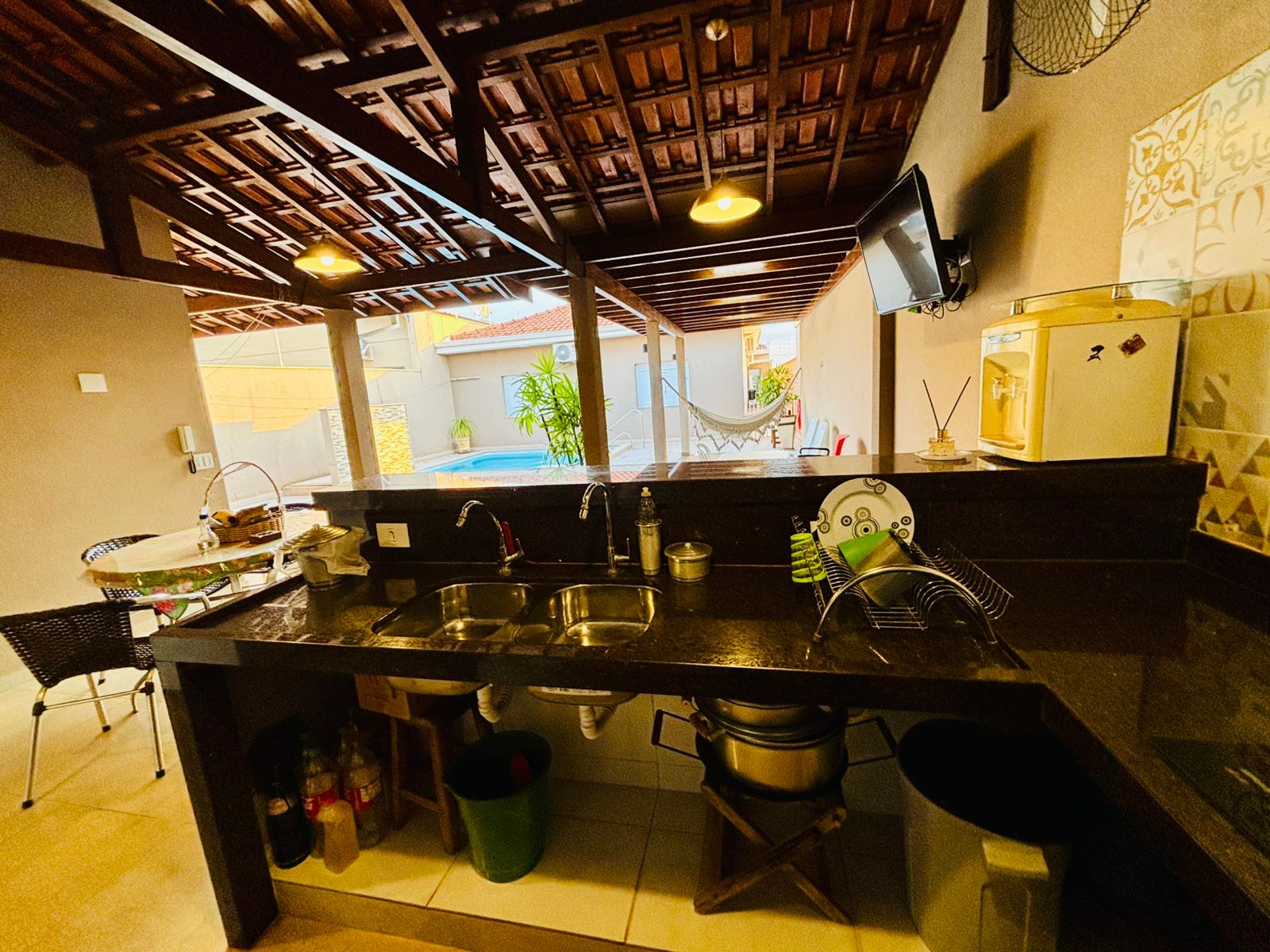 VENDE-SE – CASA ALTO PADRÃO COM PISCINA NO CENTRO DE BRODOWSKI/SP