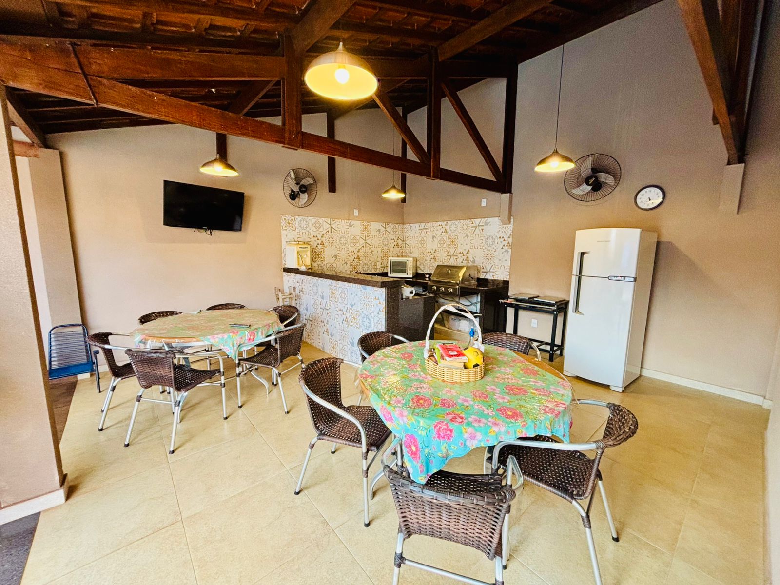 VENDE-SE – CASA ALTO PADRÃO COM PISCINA NO CENTRO DE BRODOWSKI/SP