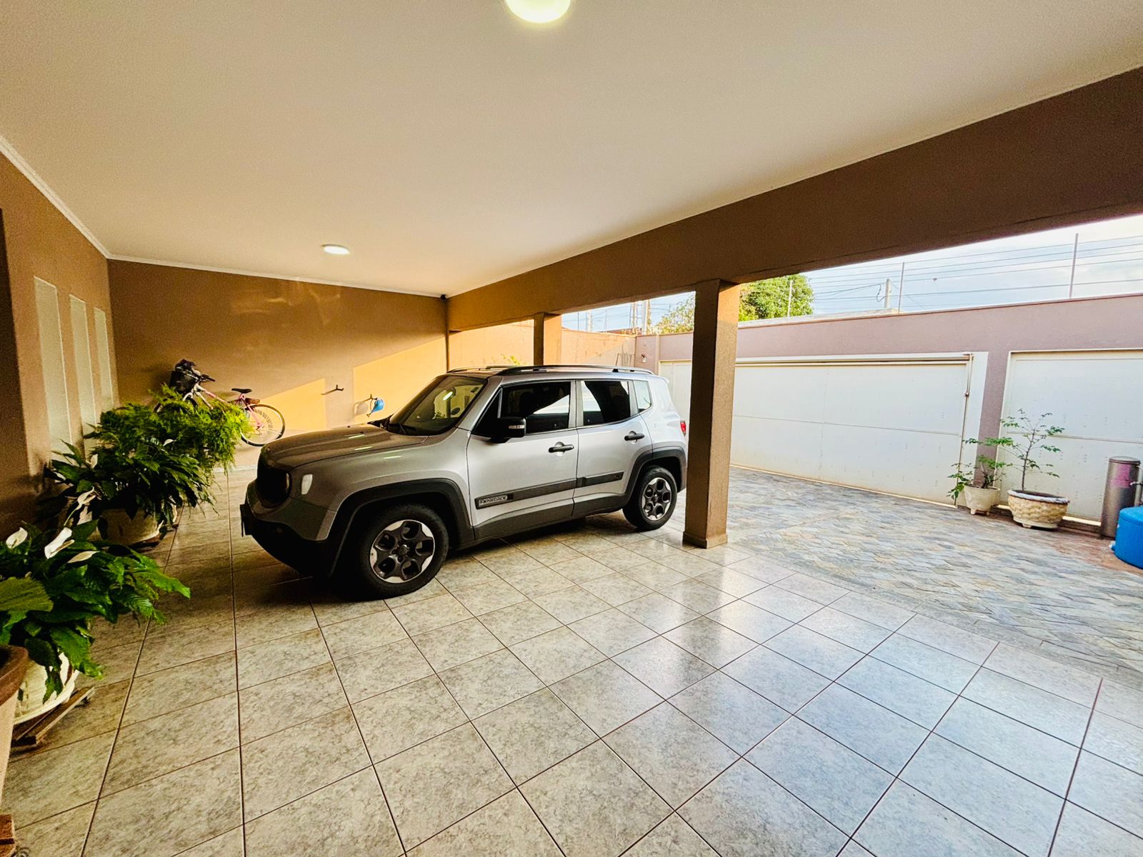VENDE-SE – CASA ALTO PADRÃO COM PISCINA NO CENTRO DE BRODOWSKI/SP