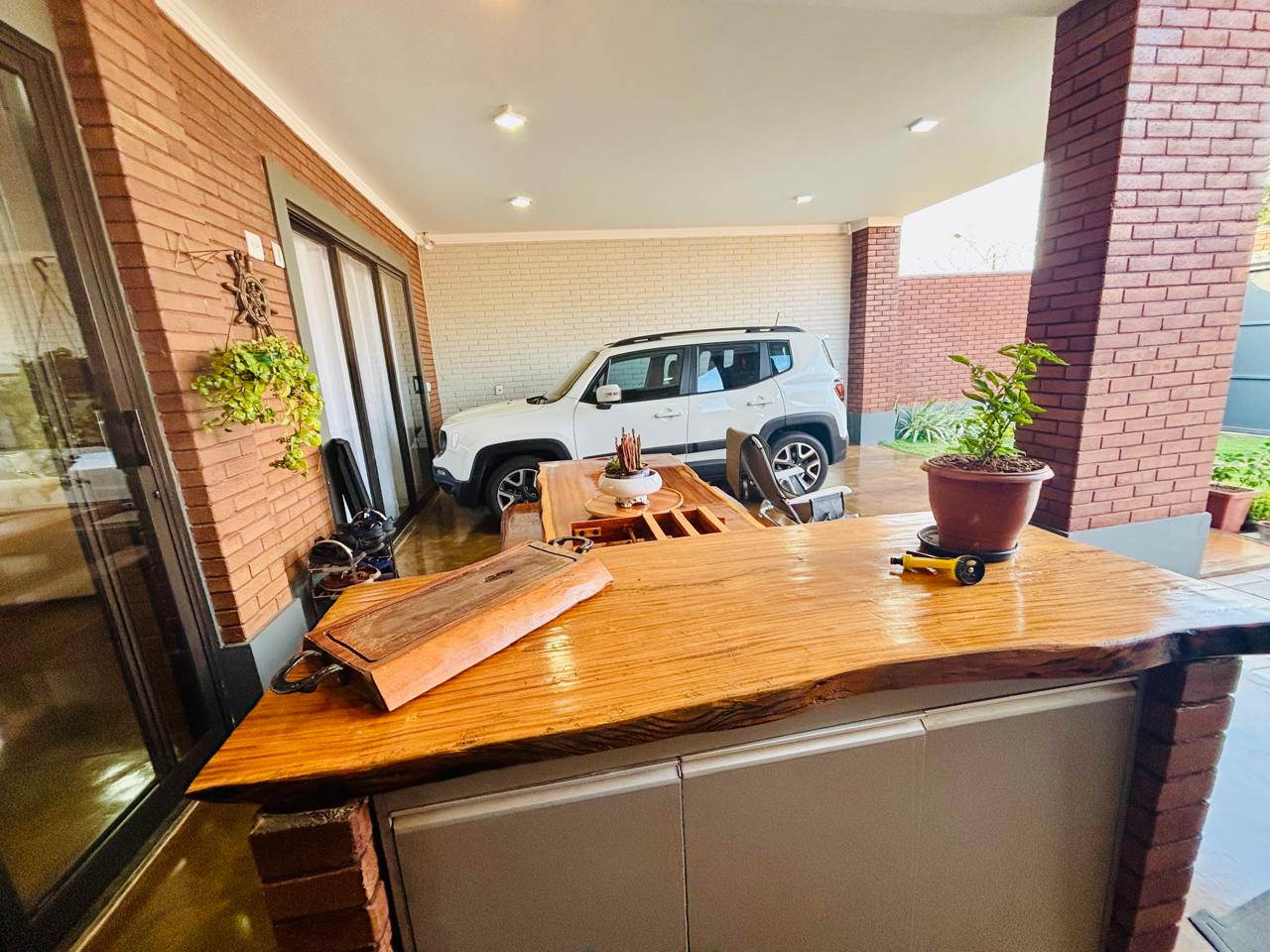 VENDE-SE – CASA ALTO PADRÃO - 04 DORMITÓRIOS -  COM PISCINA - JARDIM QUEBEC - BRODOWSKI/SP