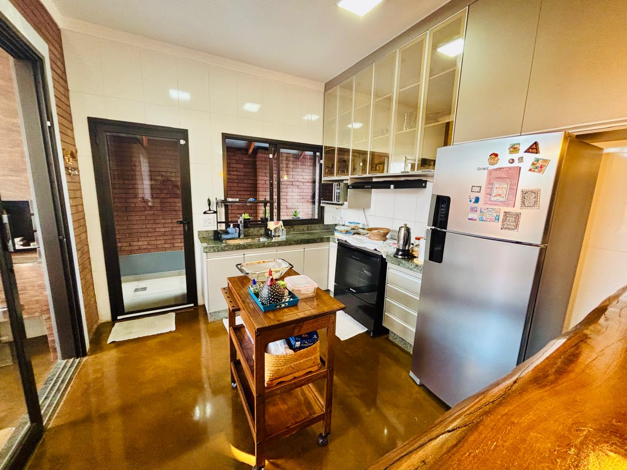 VENDE-SE – CASA ALTO PADRÃO - 04 DORMITÓRIOS -  COM PISCINA - JARDIM QUEBEC - BRODOWSKI/SP