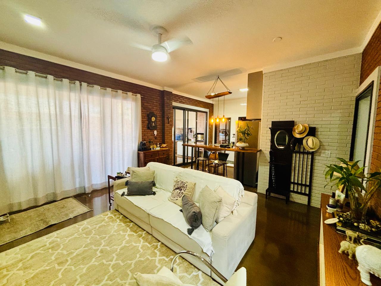 VENDE-SE – CASA ALTO PADRÃO - 04 DORMITÓRIOS -  COM PISCINA - JARDIM QUEBEC - BRODOWSKI/SP
