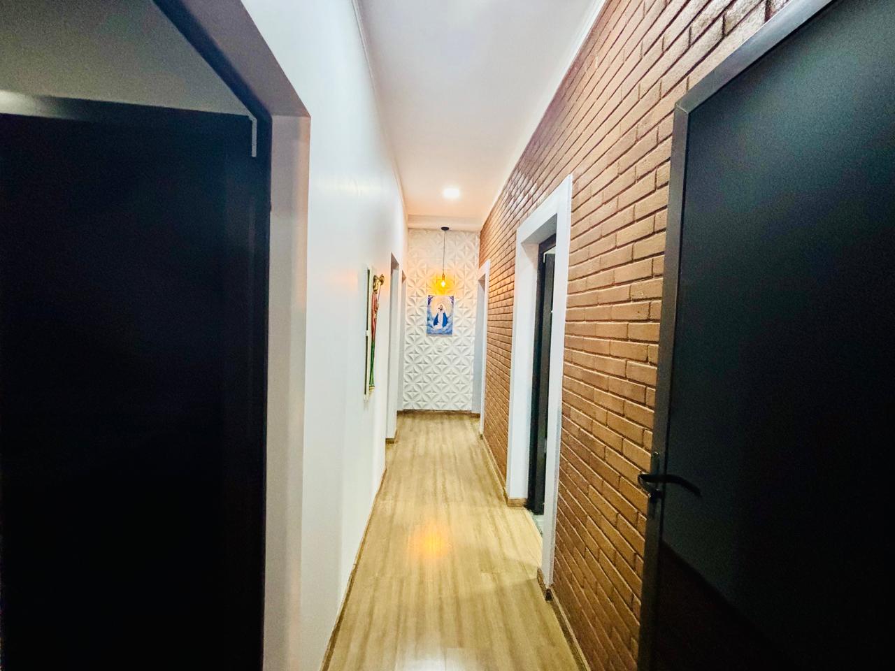 VENDE-SE – CASA ALTO PADRÃO - 04 DORMITÓRIOS -  COM PISCINA - JARDIM QUEBEC - BRODOWSKI/SP