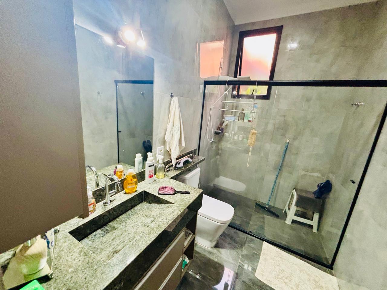 VENDE-SE – CASA ALTO PADRÃO - 04 DORMITÓRIOS -  COM PISCINA - JARDIM QUEBEC - BRODOWSKI/SP