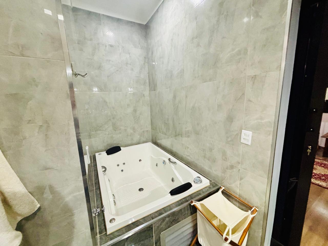 VENDE-SE – CASA ALTO PADRÃO - 04 DORMITÓRIOS -  COM PISCINA - JARDIM QUEBEC - BRODOWSKI/SP