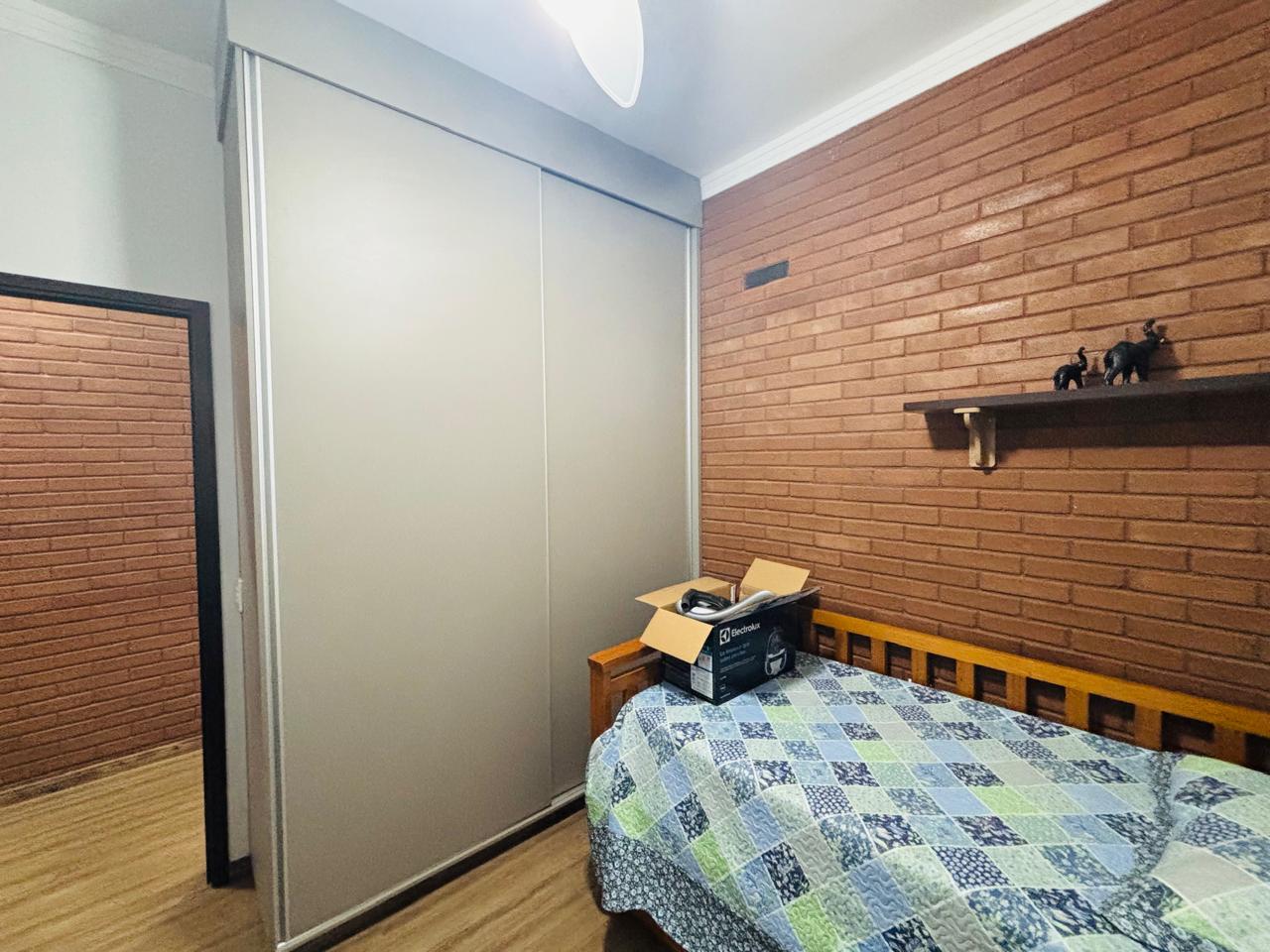 VENDE-SE – CASA ALTO PADRÃO - 04 DORMITÓRIOS -  COM PISCINA - JARDIM QUEBEC - BRODOWSKI/SP