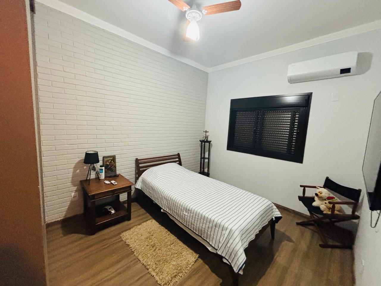 VENDE-SE – CASA ALTO PADRÃO - 04 DORMITÓRIOS -  COM PISCINA - JARDIM QUEBEC - BRODOWSKI/SP