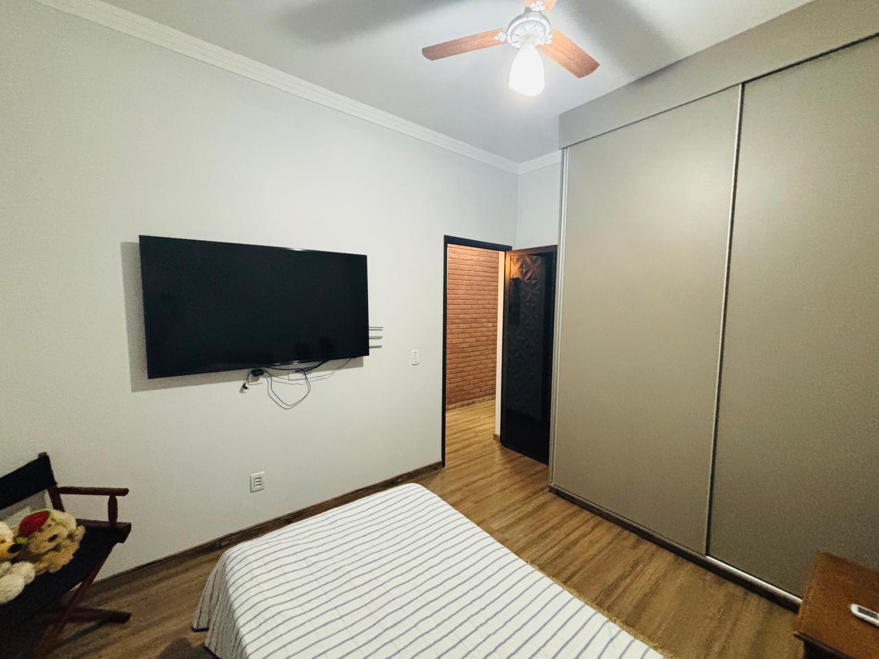 VENDE-SE – CASA ALTO PADRÃO - 04 DORMITÓRIOS -  COM PISCINA - JARDIM QUEBEC - BRODOWSKI/SP