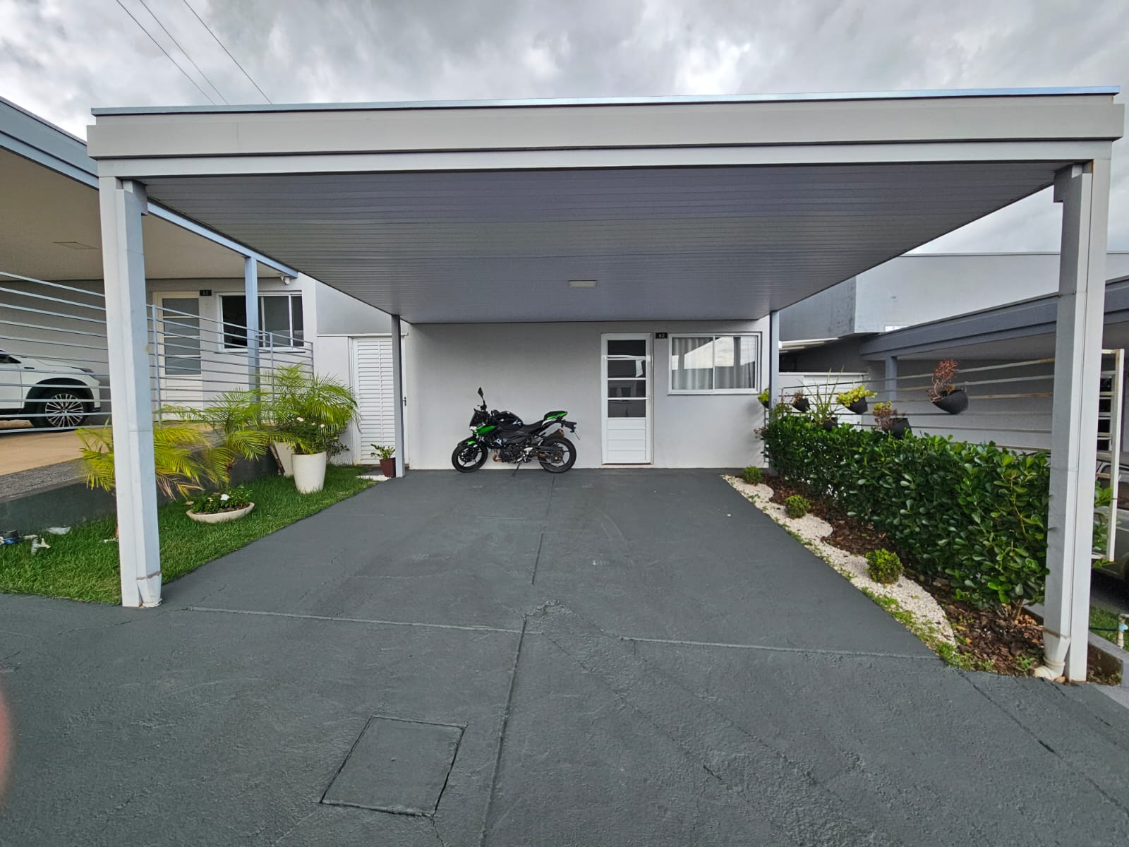 VENDE: LINDA CASA COM 03 DORMITÓRIOS - CONDOMÍNIO AMETISTA - BRODOWSKI-SP: