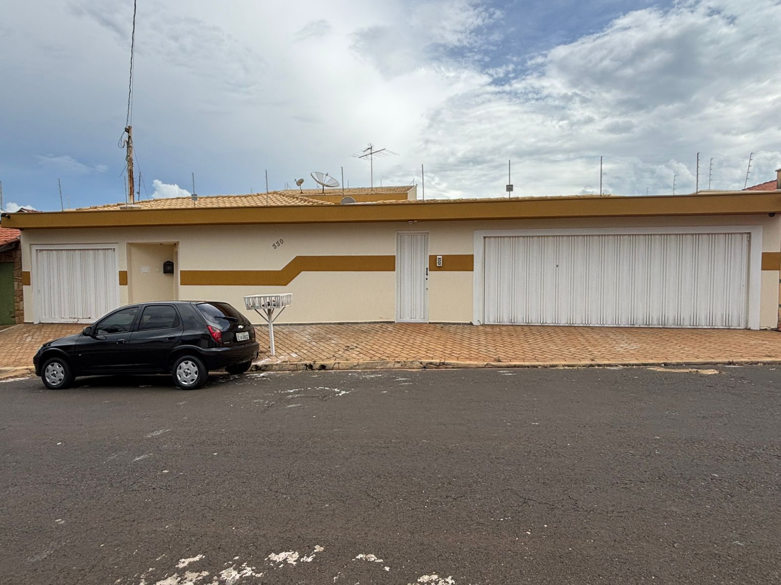 VENDE. LINDA CASA COM PISCINA - RESIDENCIAL LUIZA GIRARDI - BRODWSKI-SP.