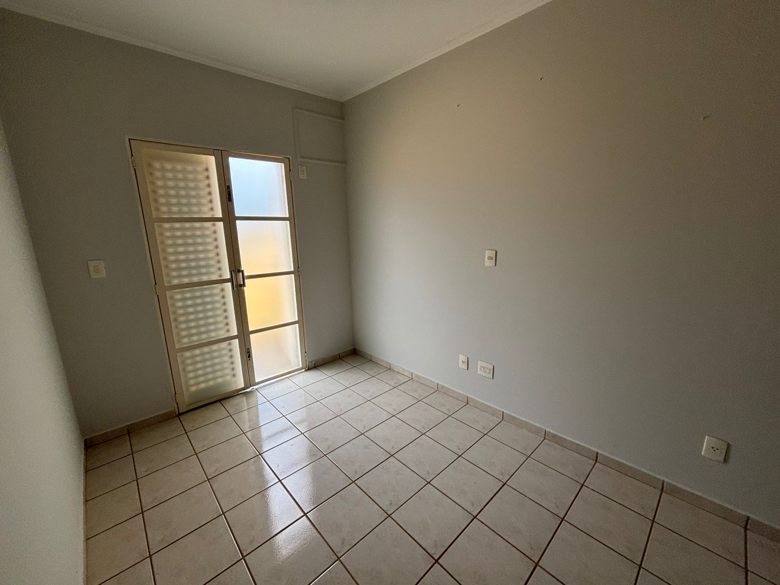 VENDE. LINDA CASA COM PISCINA - RESIDENCIAL LUIZA GIRARDI - BRODWSKI-SP.