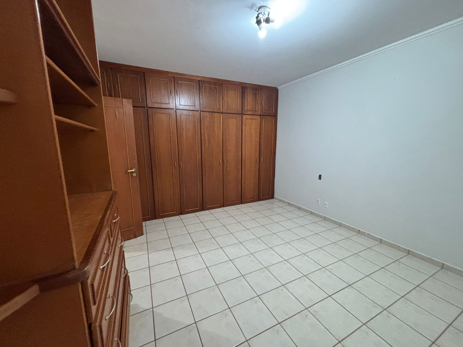 VENDE. LINDA CASA COM PISCINA - RESIDENCIAL LUIZA GIRARDI - BRODWSKI-SP.