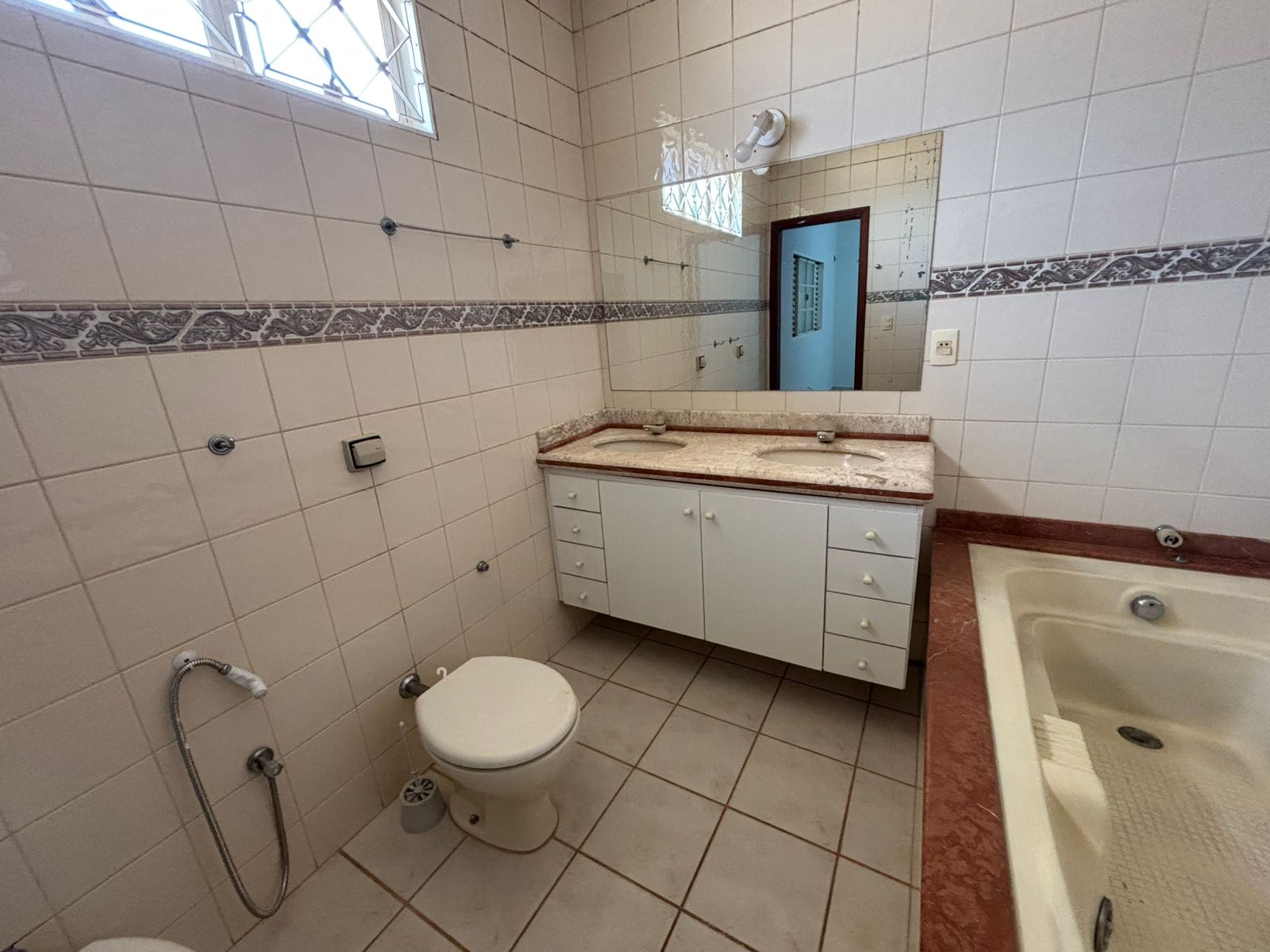 VENDE. LINDA CASA COM PISCINA - RESIDENCIAL LUIZA GIRARDI - BRODWSKI-SP.