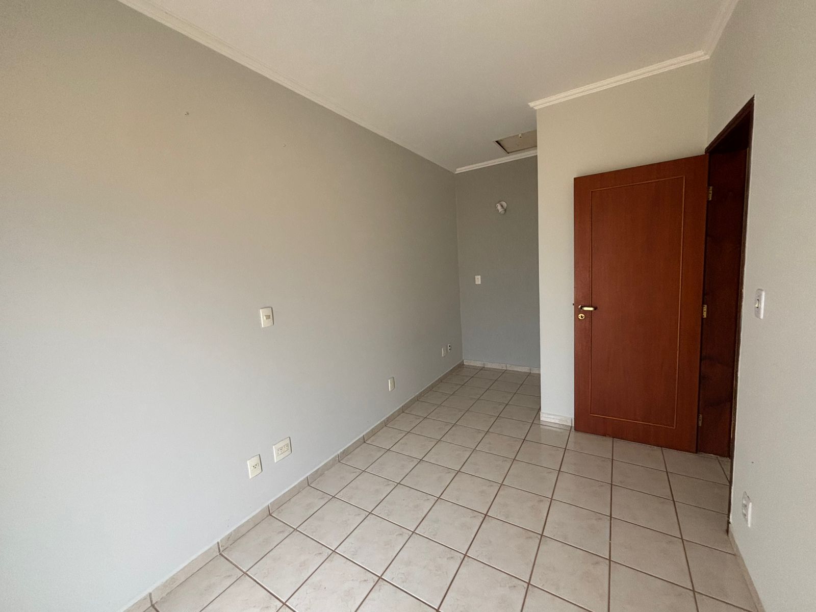 VENDE. LINDA CASA COM PISCINA - RESIDENCIAL LUIZA GIRARDI - BRODWSKI-SP.