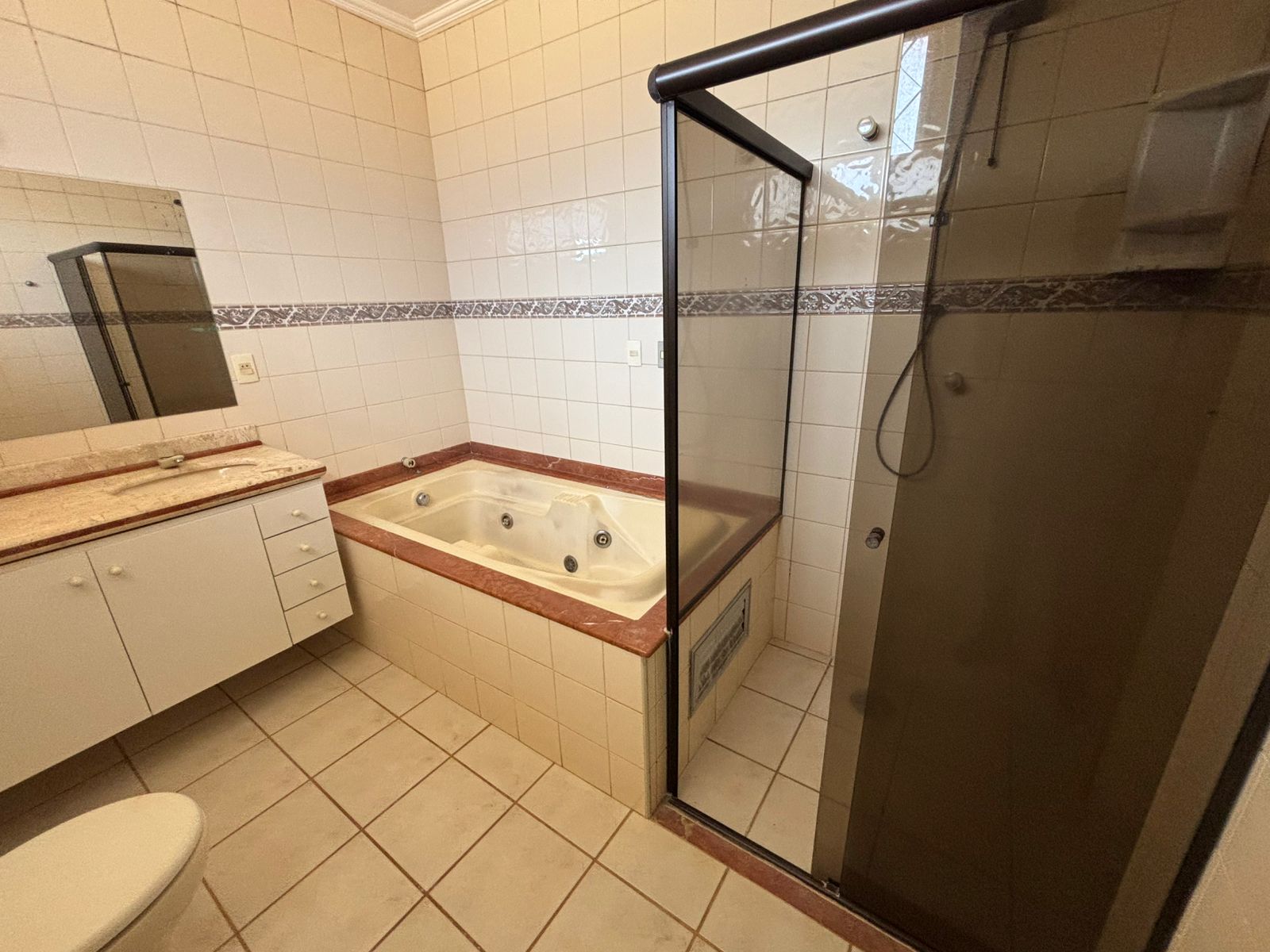 VENDE. LINDA CASA COM PISCINA - RESIDENCIAL LUIZA GIRARDI - BRODWSKI-SP.