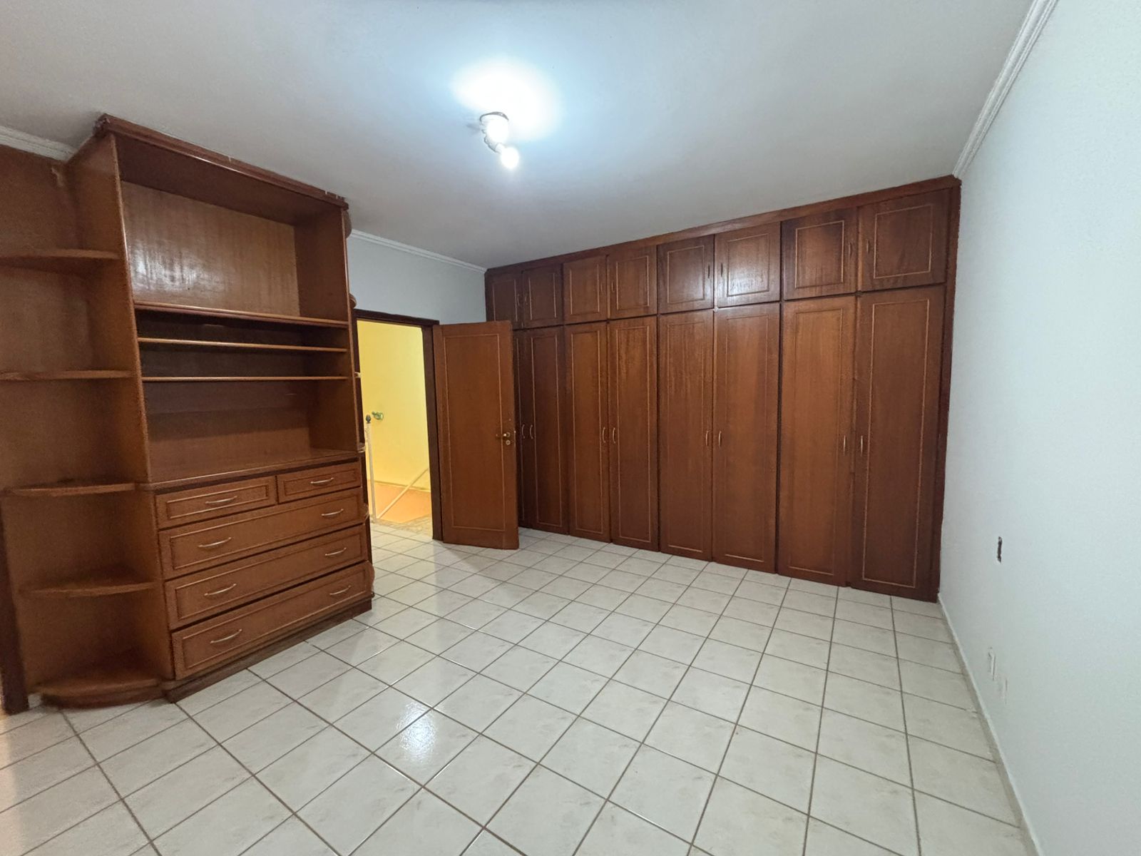 VENDE. LINDA CASA COM PISCINA - RESIDENCIAL LUIZA GIRARDI - BRODWSKI-SP.