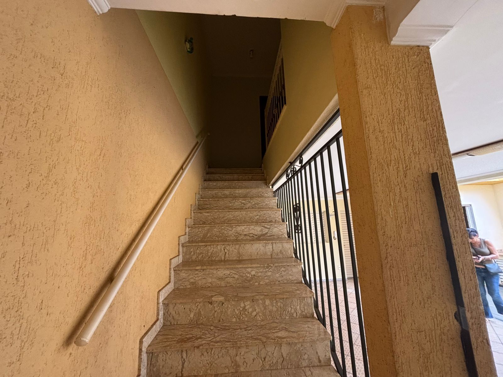 VENDE. LINDA CASA COM PISCINA - RESIDENCIAL LUIZA GIRARDI - BRODWSKI-SP.