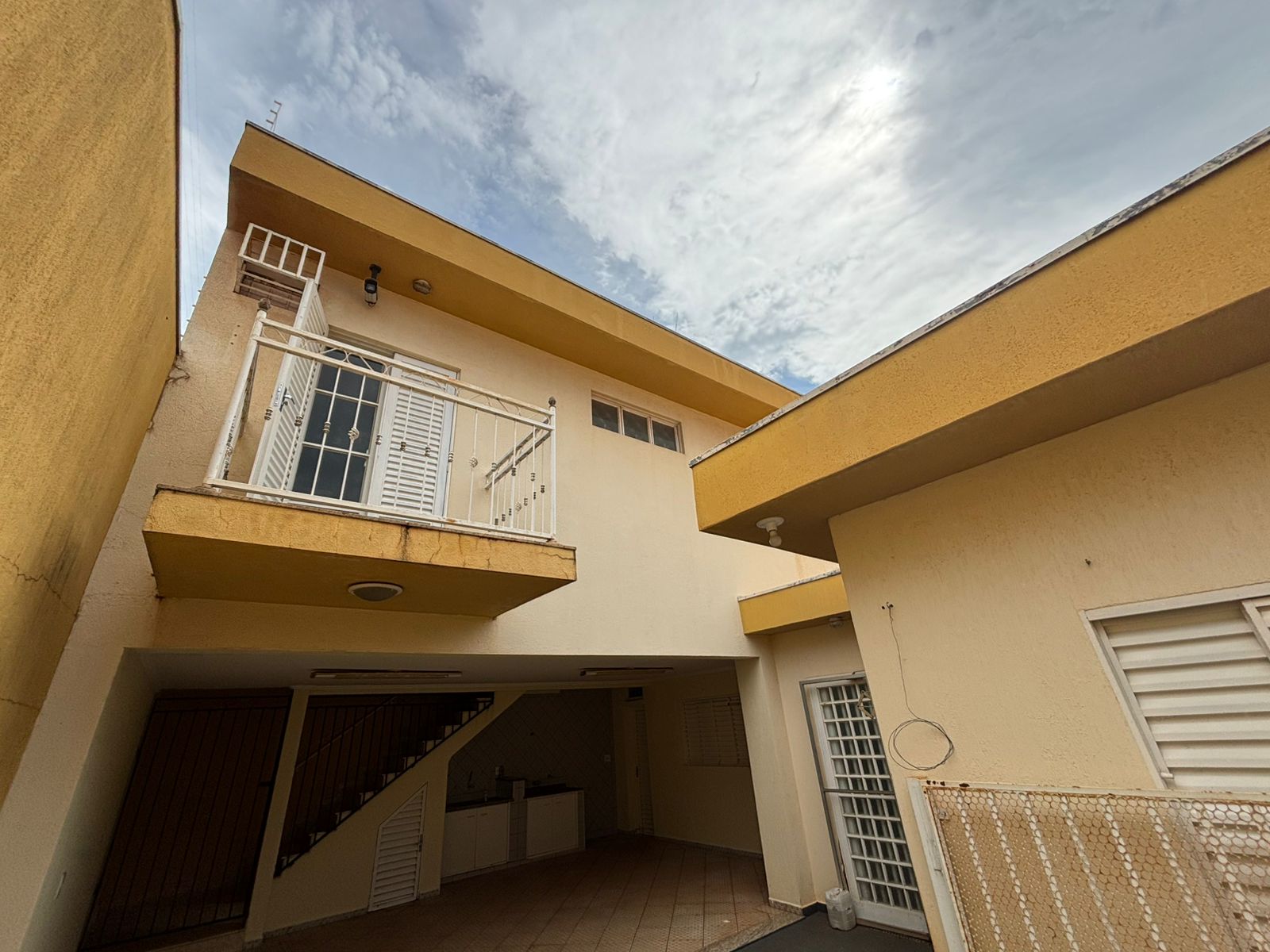VENDE. LINDA CASA COM PISCINA - RESIDENCIAL LUIZA GIRARDI - BRODWSKI-SP.