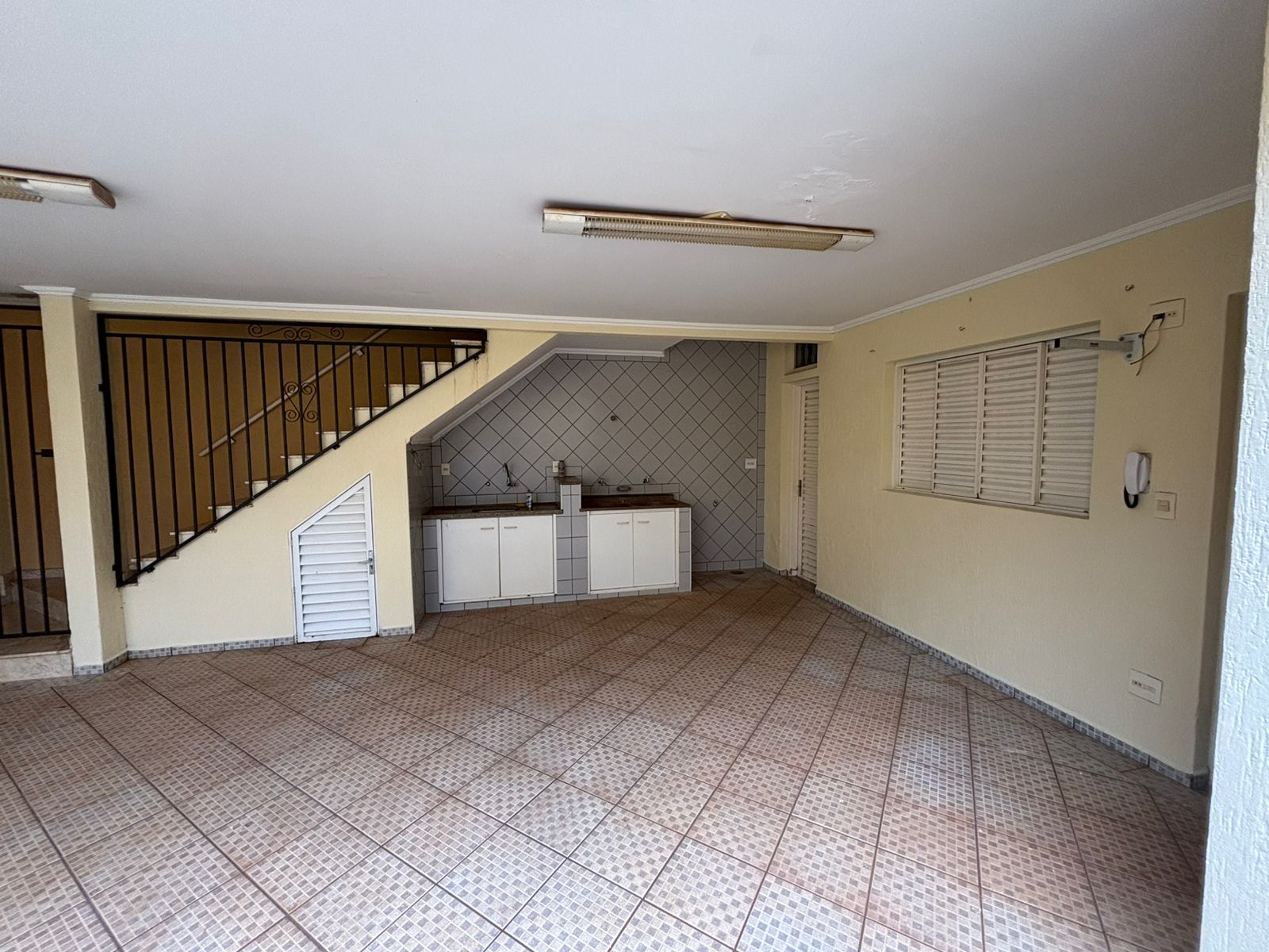 VENDE. LINDA CASA COM PISCINA - RESIDENCIAL LUIZA GIRARDI - BRODWSKI-SP.