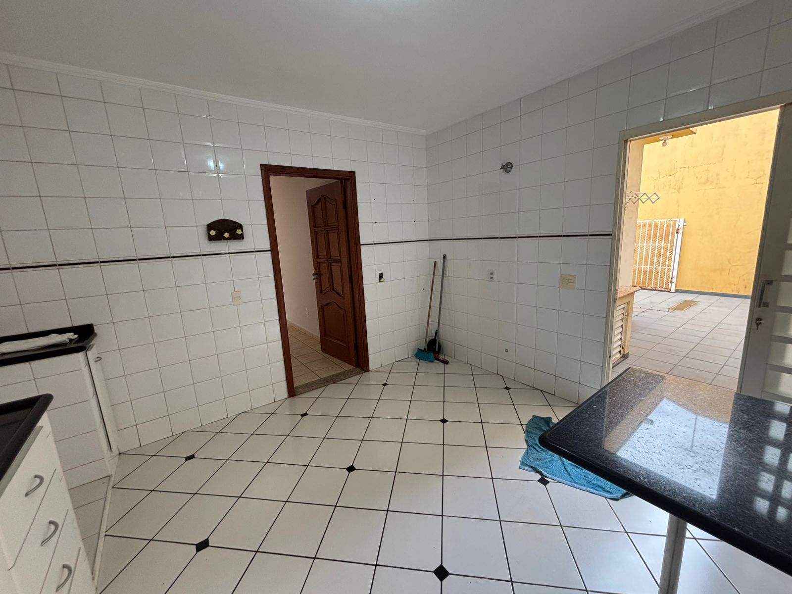 VENDE. LINDA CASA COM PISCINA - RESIDENCIAL LUIZA GIRARDI - BRODWSKI-SP.