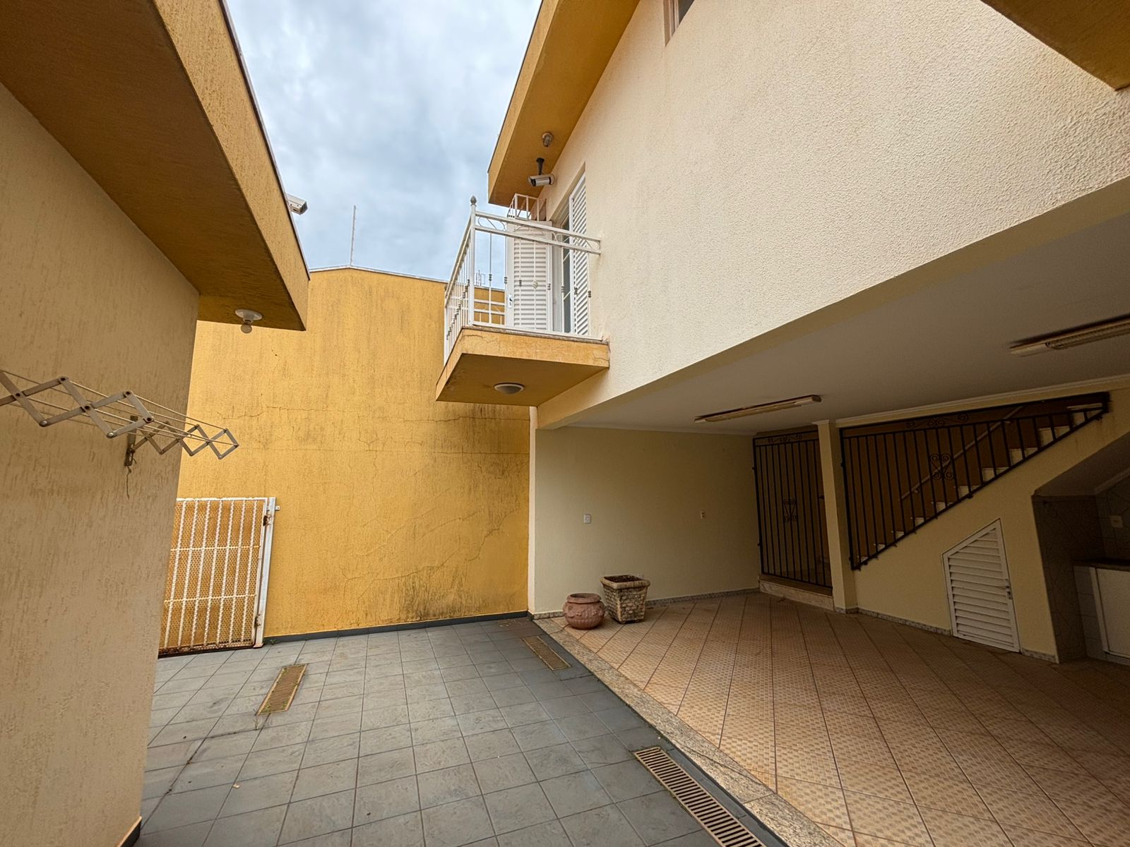VENDE. LINDA CASA COM PISCINA - RESIDENCIAL LUIZA GIRARDI - BRODWSKI-SP.