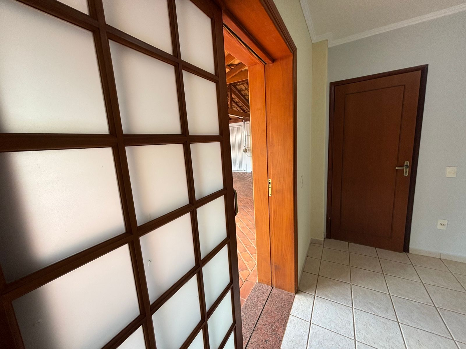 VENDE. LINDA CASA COM PISCINA - RESIDENCIAL LUIZA GIRARDI - BRODWSKI-SP.