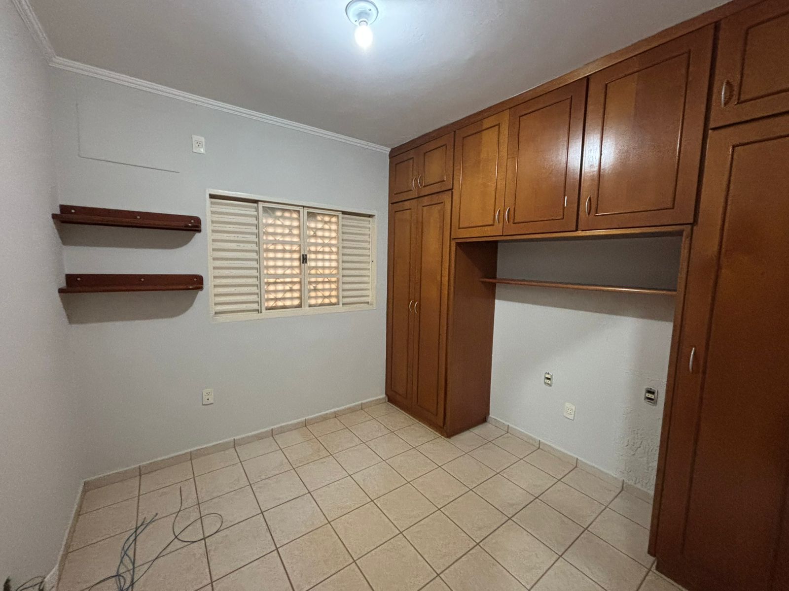 VENDE. LINDA CASA COM PISCINA - RESIDENCIAL LUIZA GIRARDI - BRODWSKI-SP.