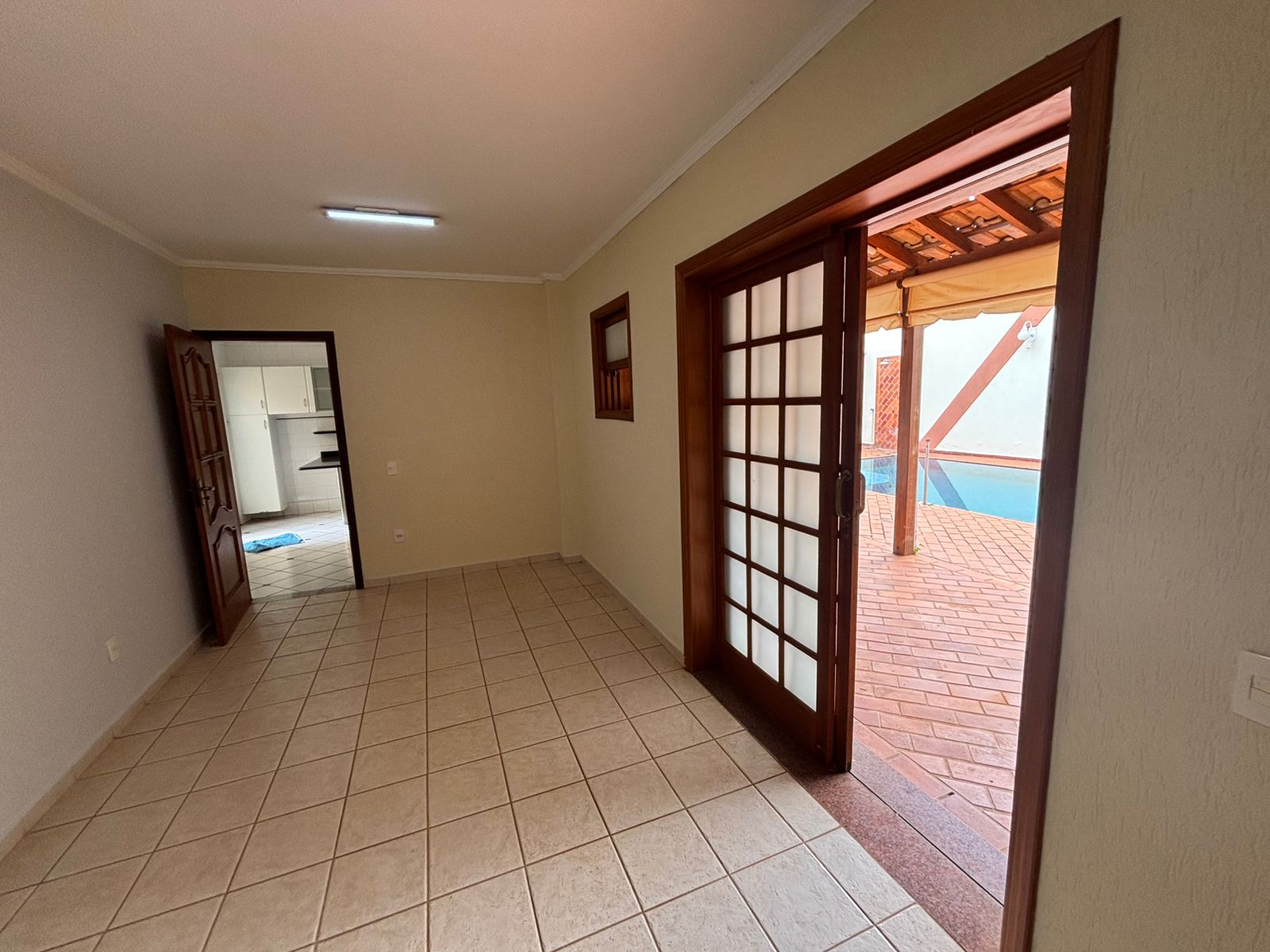 VENDE. LINDA CASA COM PISCINA - RESIDENCIAL LUIZA GIRARDI - BRODWSKI-SP.