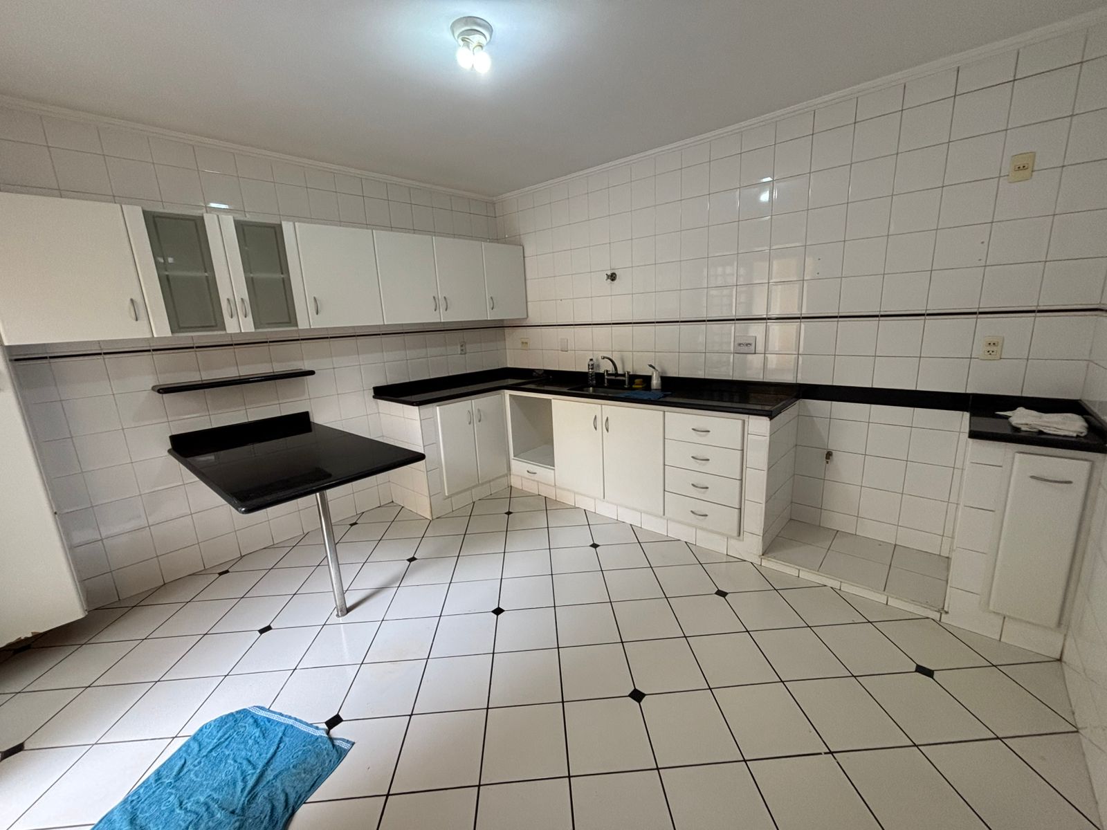 VENDE. LINDA CASA COM PISCINA - RESIDENCIAL LUIZA GIRARDI - BRODWSKI-SP.