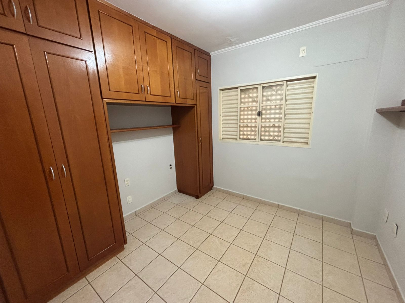 VENDE. LINDA CASA COM PISCINA - RESIDENCIAL LUIZA GIRARDI - BRODWSKI-SP.