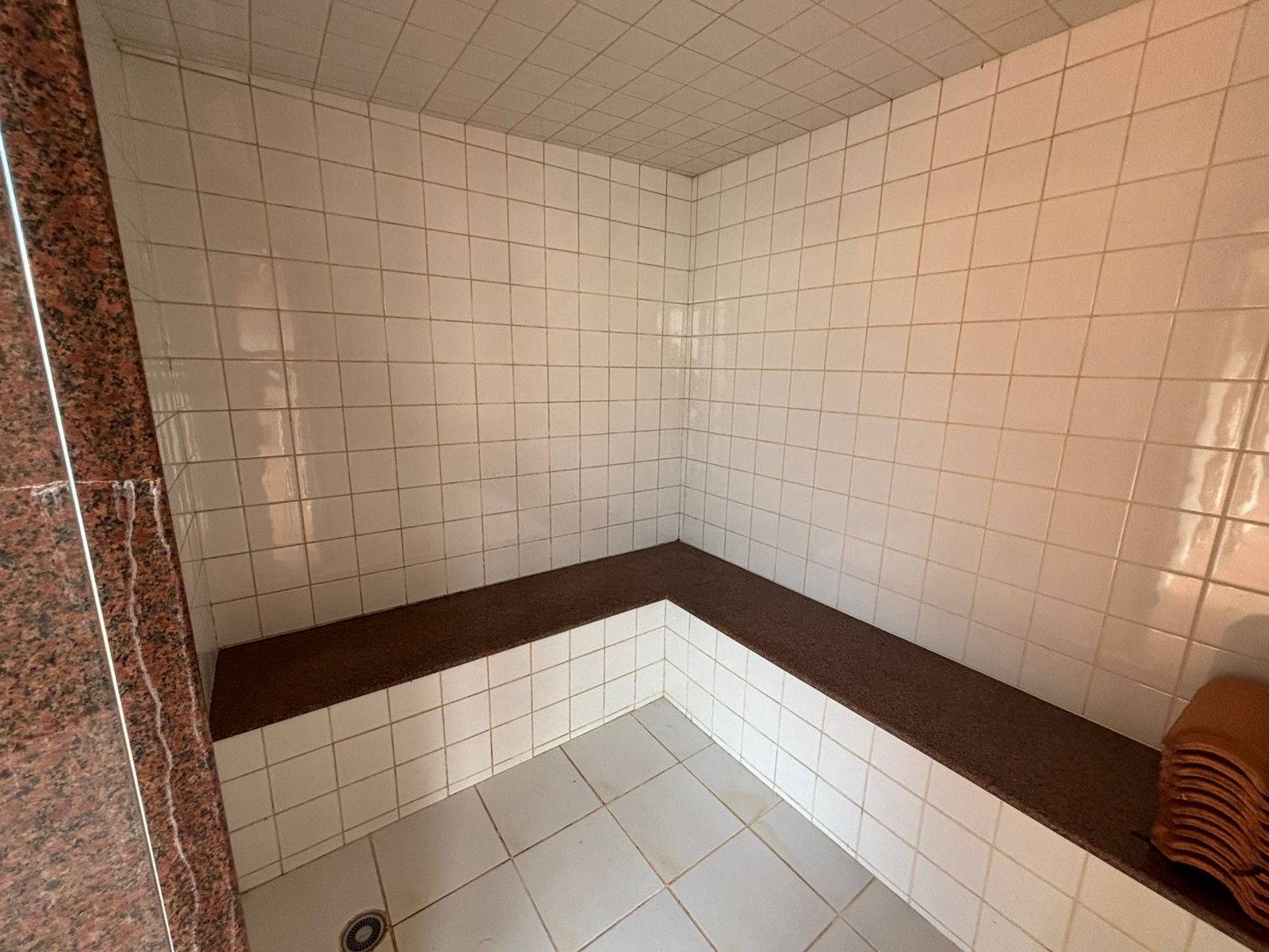 VENDE. LINDA CASA COM PISCINA - RESIDENCIAL LUIZA GIRARDI - BRODWSKI-SP.