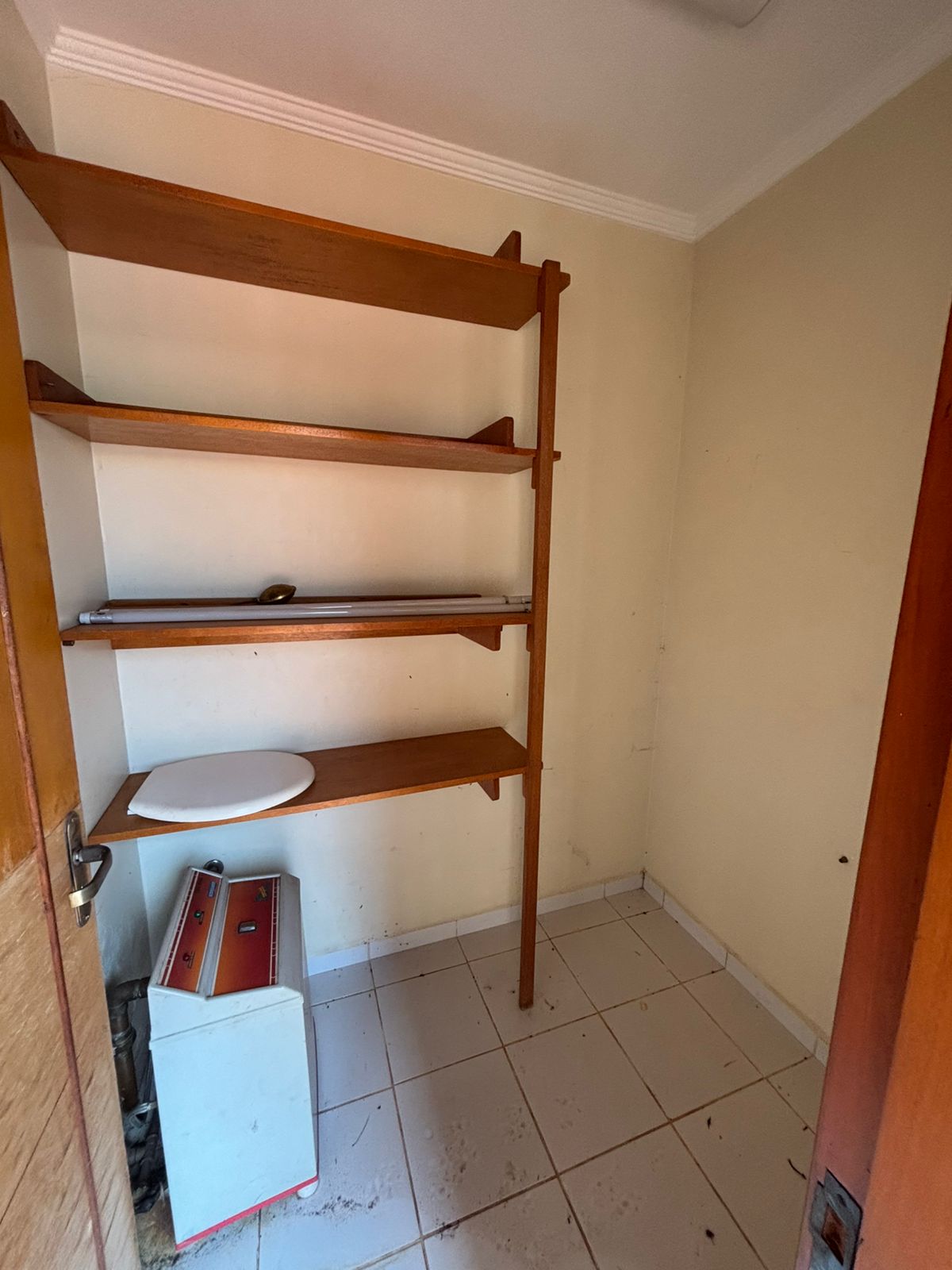 VENDE. LINDA CASA COM PISCINA - RESIDENCIAL LUIZA GIRARDI - BRODWSKI-SP.