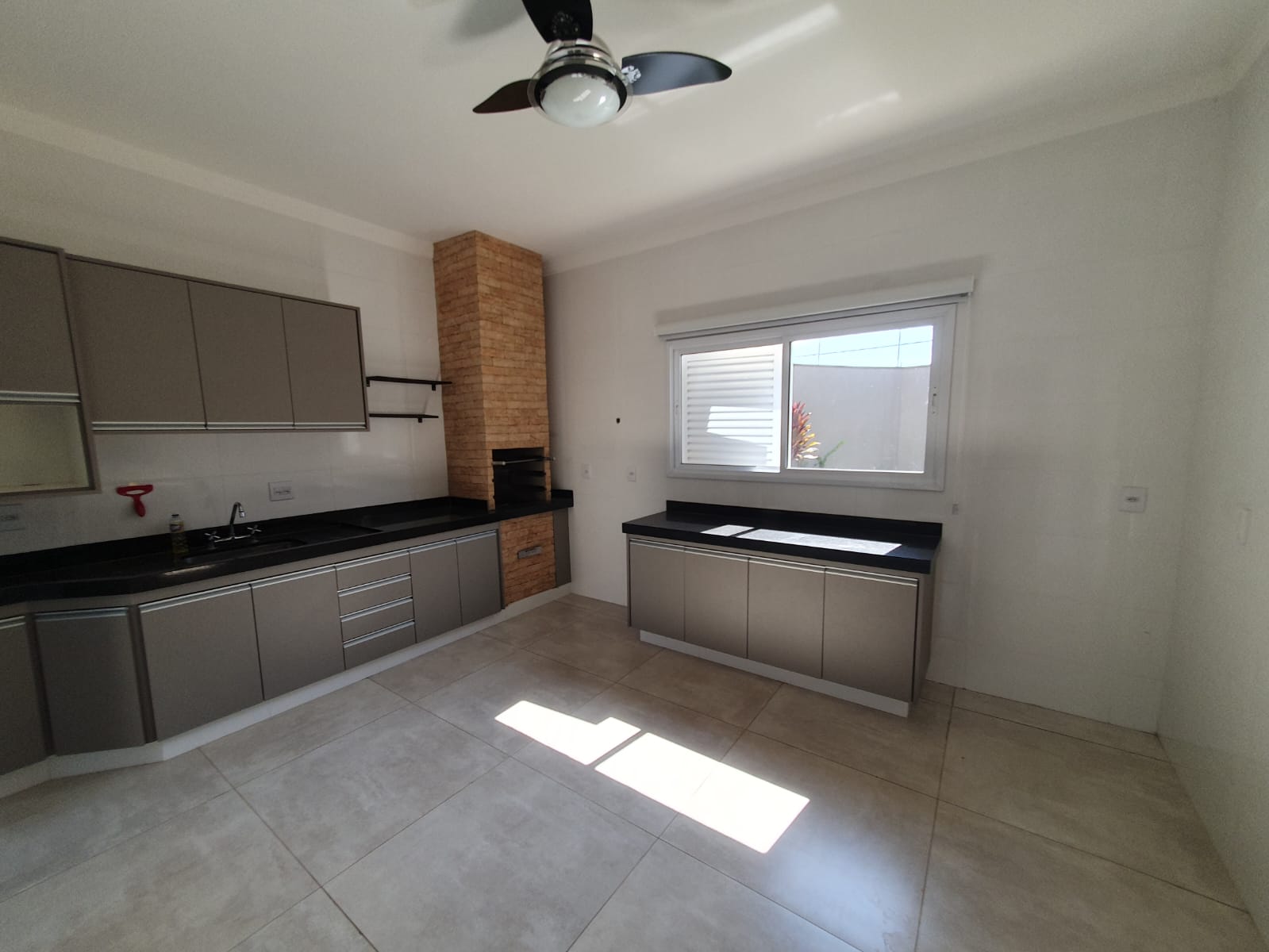 VENDE - CASA 03 DORMITÓRIOS - SUÍTE - JARDIM MARIA IMACULADA II - BRODOWSKI-SP.
