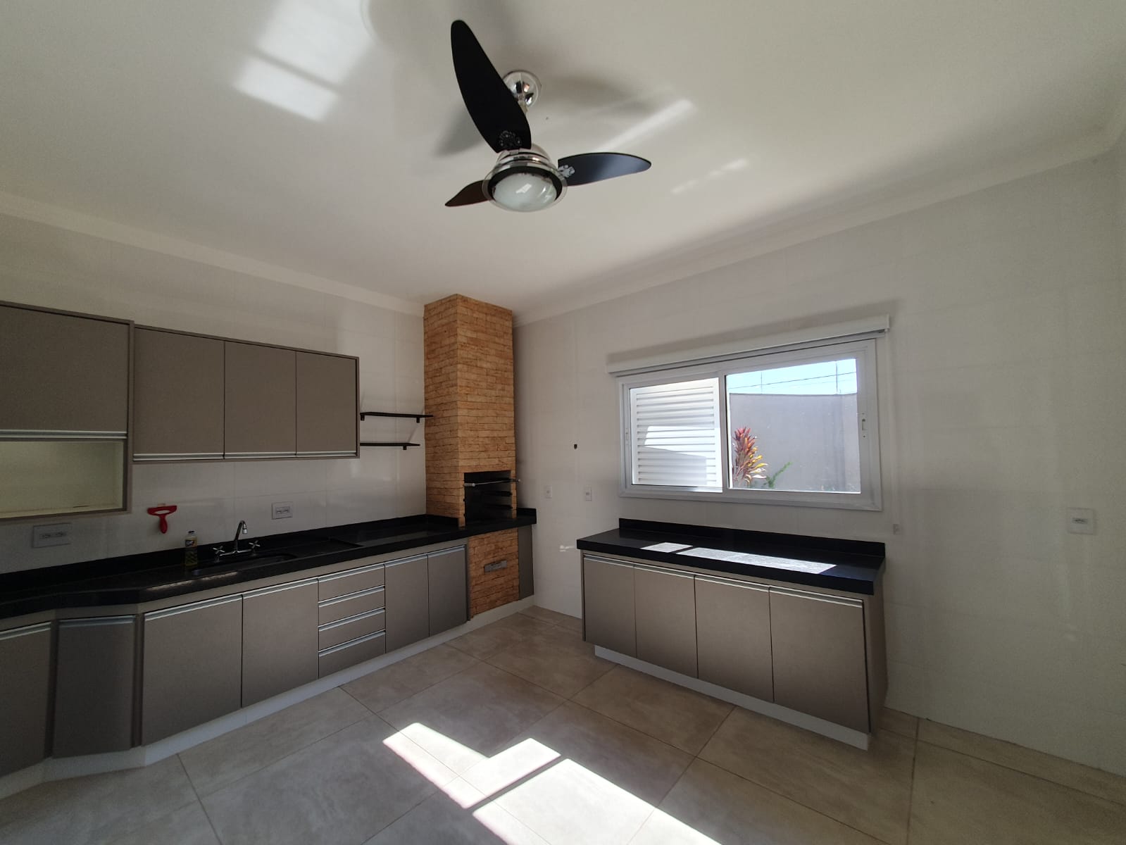 VENDE - CASA 03 DORMITÓRIOS - SUÍTE - JARDIM MARIA IMACULADA II - BRODOWSKI-SP.