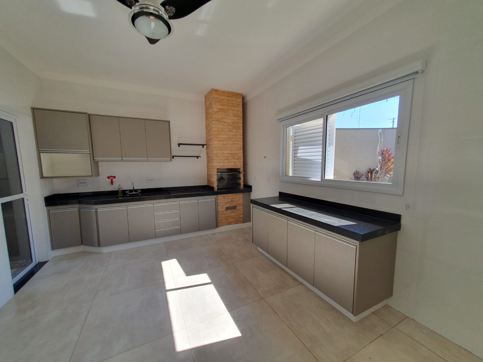 VENDE - CASA 03 DORMITÓRIOS - SUÍTE - JARDIM MARIA IMACULADA II - BRODOWSKI-SP.