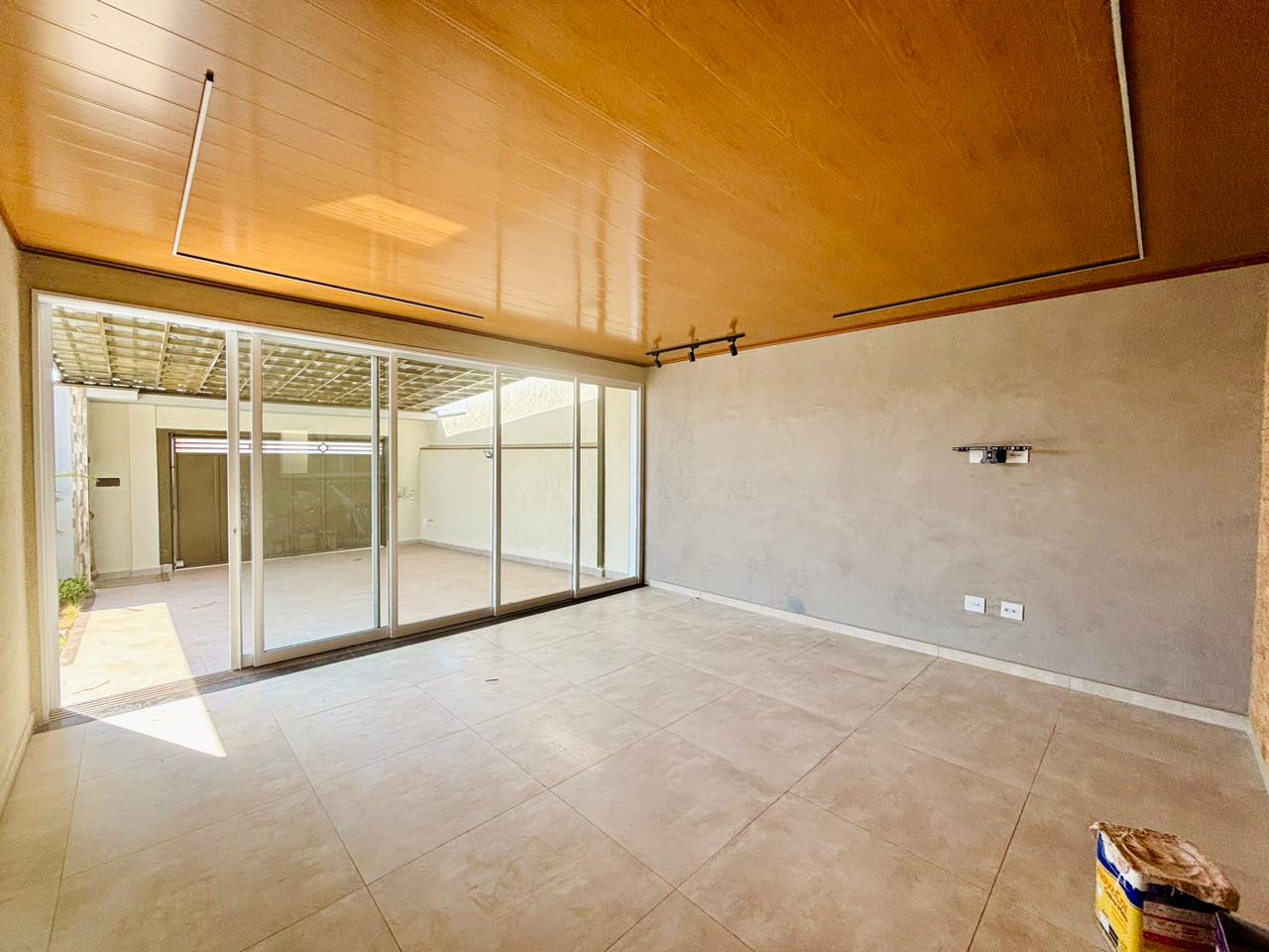 VENDE - CASA 03 DORMITÓRIOS - SUÍTE - JARDIM MARIA IMACULADA II - BRODOWSKI-SP.