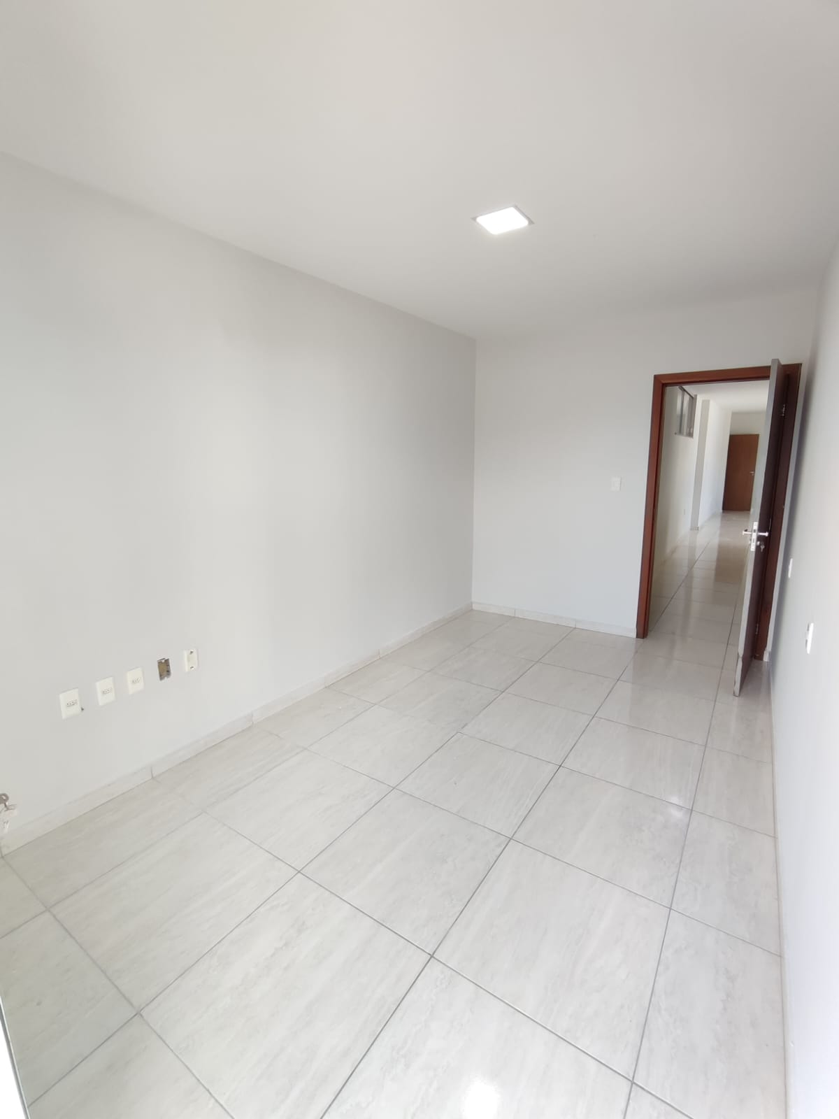Aluga Apartamento Amplo no Centro