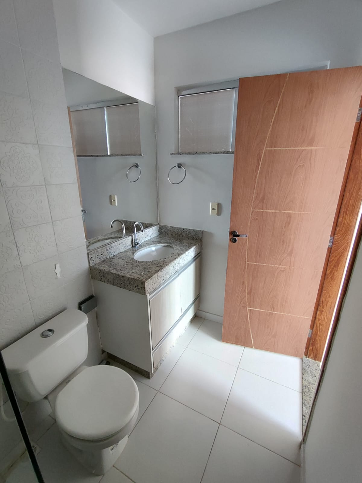 Aluga Apartamento Amplo no Centro