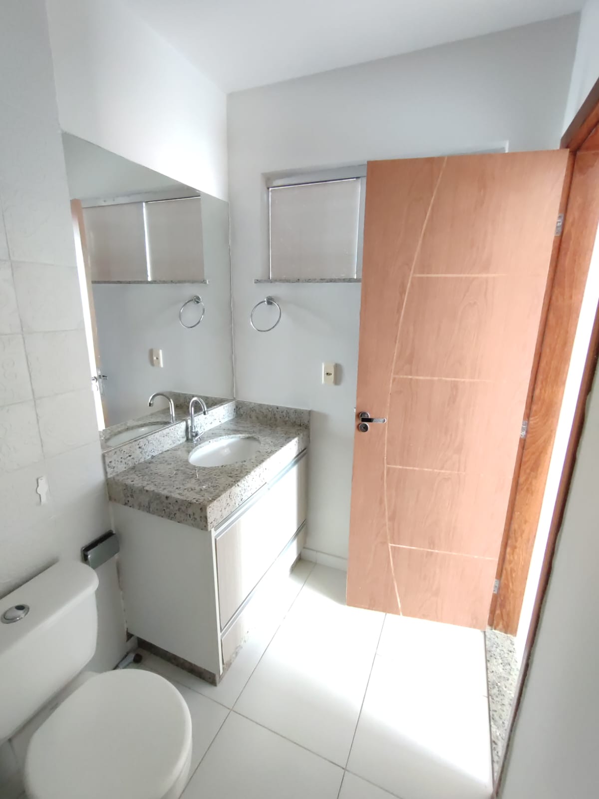 Aluga Apartamento Amplo no Centro
