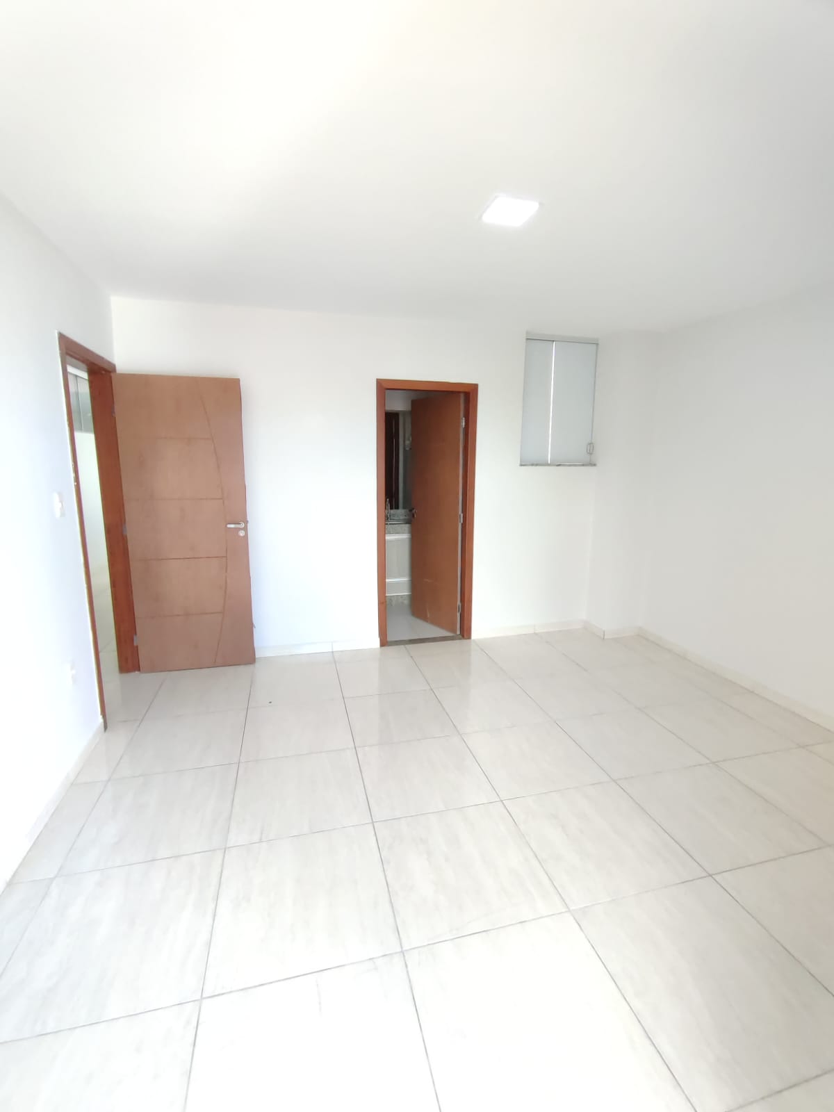 Aluga Apartamento Amplo no Centro